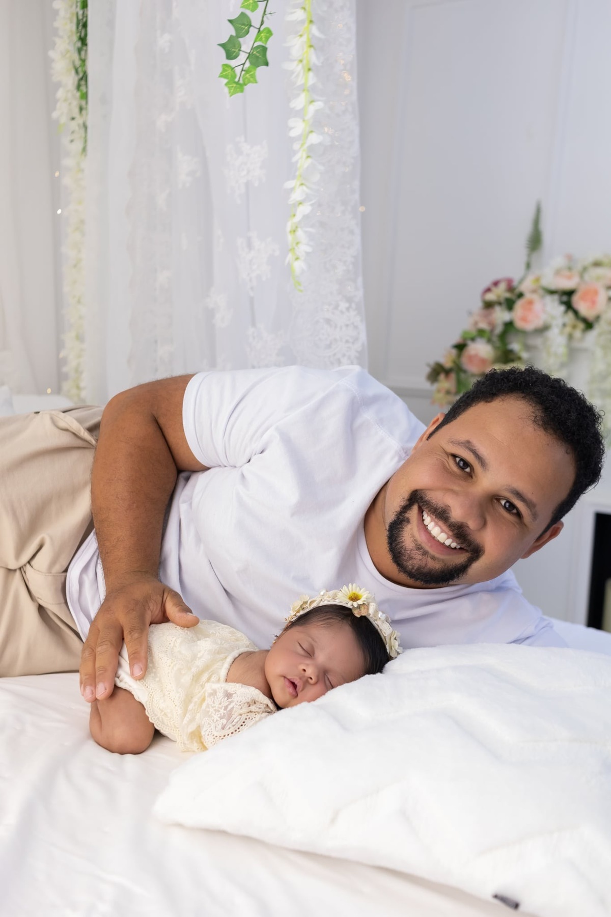 Ensaio de Newborn em estúdio. Fotografo em Londrina especializado em ensaios de bebes, família e crianças. Momento registrado pela fotografa Giscellayne.
