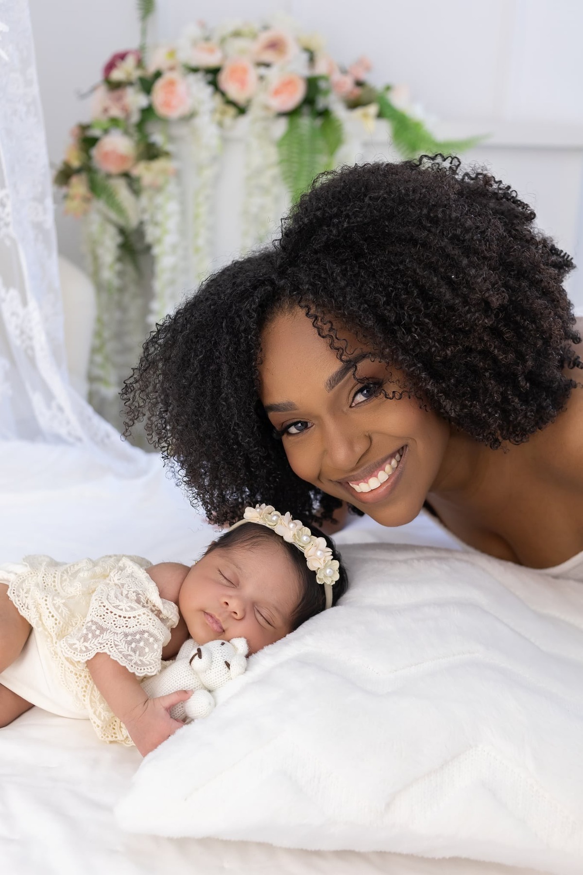 Ensaio de Newborn em estúdio. Fotografo em Londrina especializado em ensaios de bebes, família e crianças. Momento registrado pela fotografa Giscellayne.