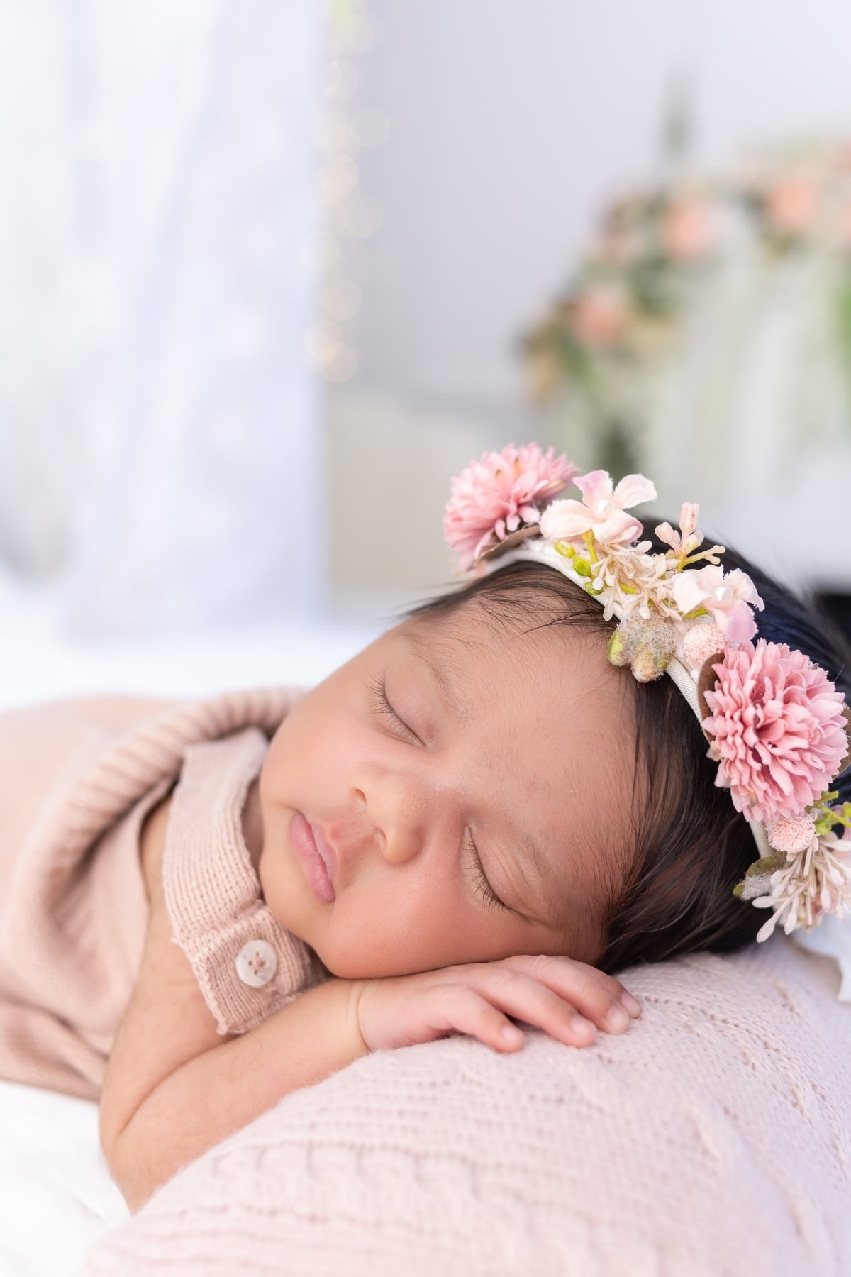Ensaio de Newborn em estúdio. Fotografo em Londrina especializado em ensaios de bebes, família e crianças. Momento registrado pela fotografa Giscellayne.