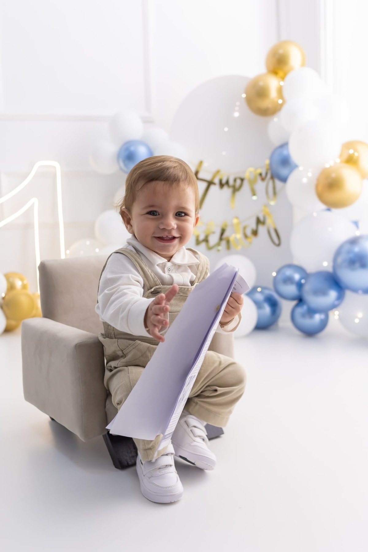 Ensaio de smash the cake em estúdio. Fotografo em Londrina especializado em ensaios de bebes, família e crianças. Momento registrado pela fotografa Giscellayne.