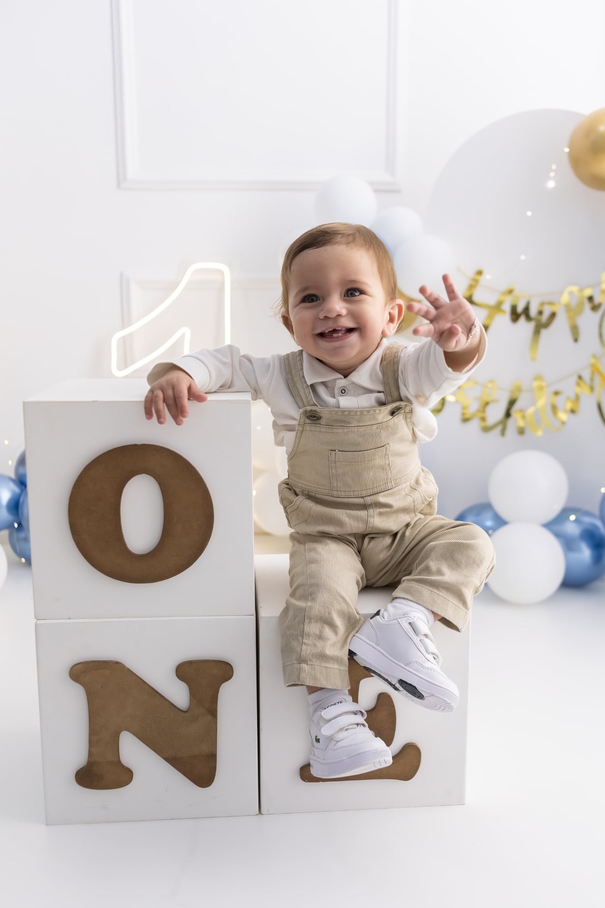 Ensaio de smash the cake em estúdio. Fotografo em Londrina especializado em ensaios de bebes, família e crianças. Momento registrado pela fotografa Giscellayne.