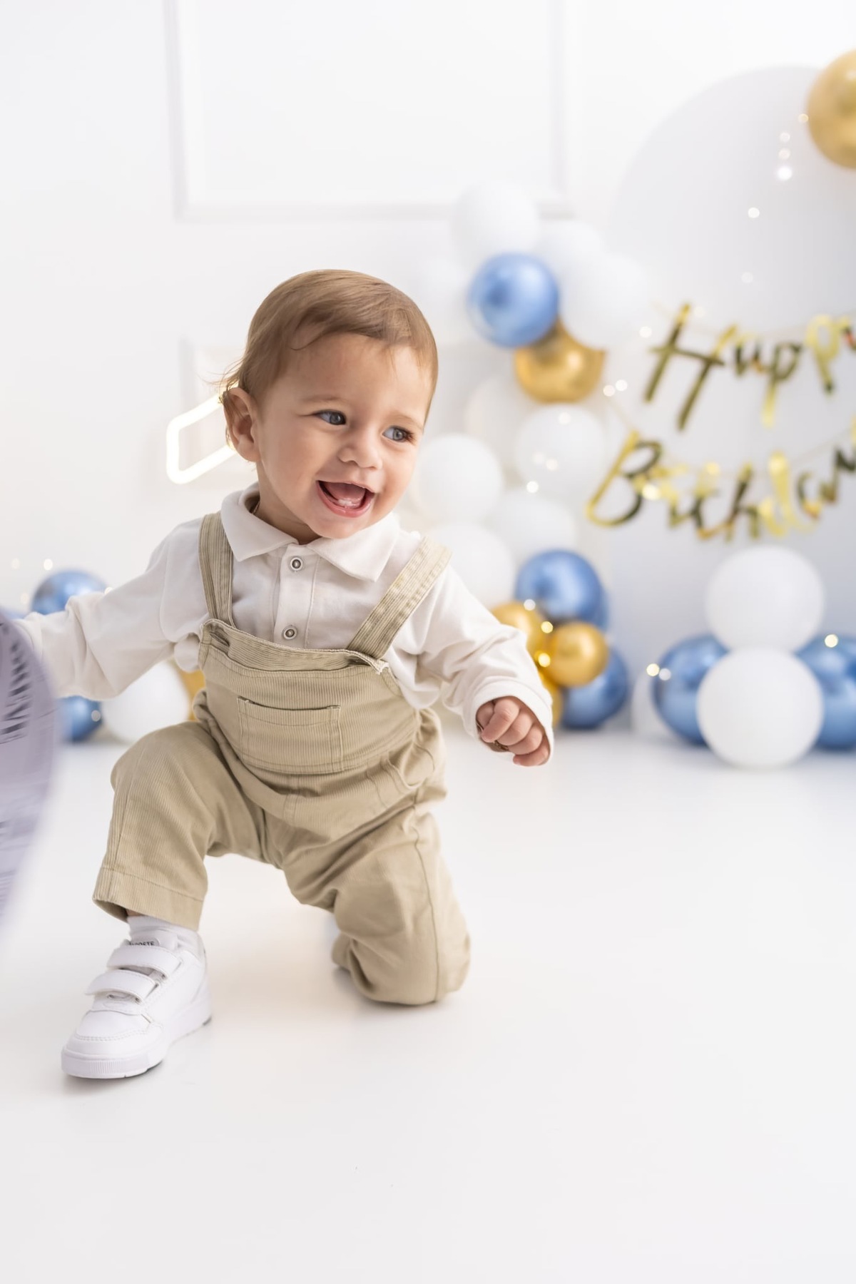 Ensaio de smash the cake em estúdio. Fotografo em Londrina especializado em ensaios de bebes, família e crianças. Momento registrado pela fotografa Giscellayne.