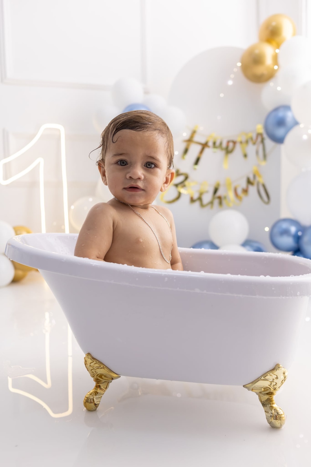 Ensaio de smash the cake em estúdio. Fotografo em Londrina especializado em ensaios de bebes, família e crianças. Momento registrado pela fotografa Giscellayne.