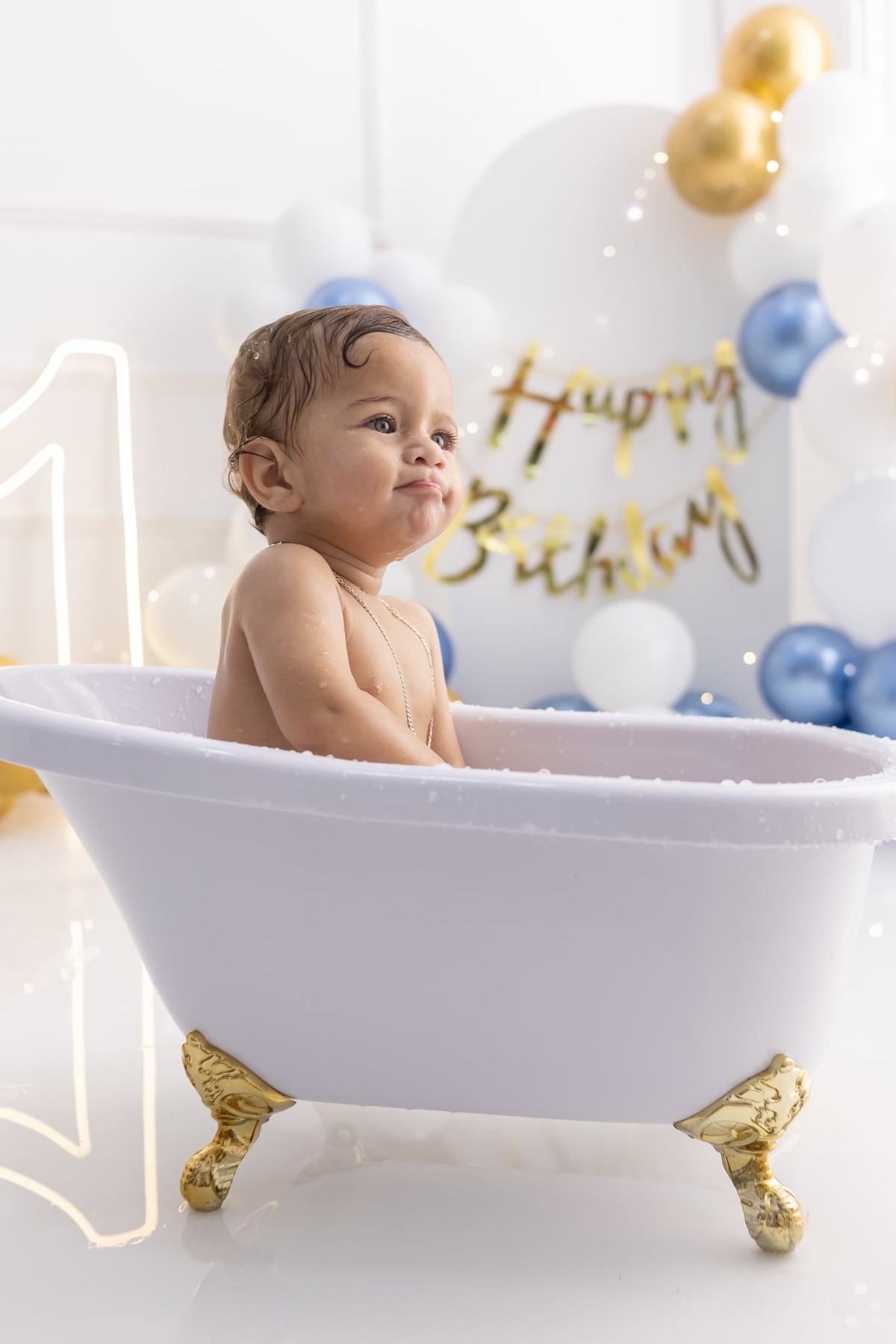 Ensaio de smash the cake em estúdio. Fotografo em Londrina especializado em ensaios de bebes, família e crianças. Momento registrado pela fotografa Giscellayne.