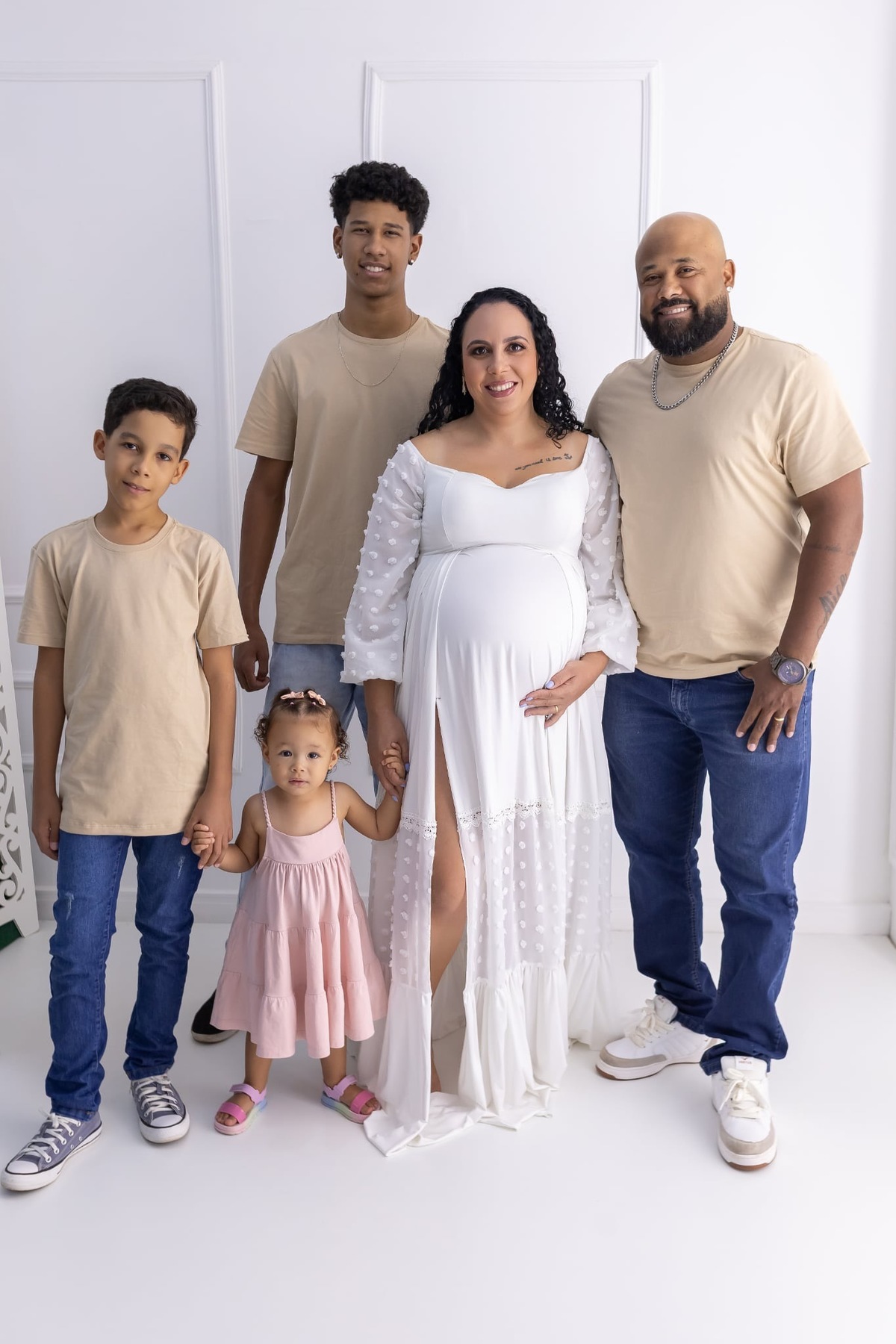 Ensaio de gestante em estúdio. Fotografo em Londrina especializado em ensaios de bebes, família e crianças. Momento registrado pela fotografa Giscellayne.