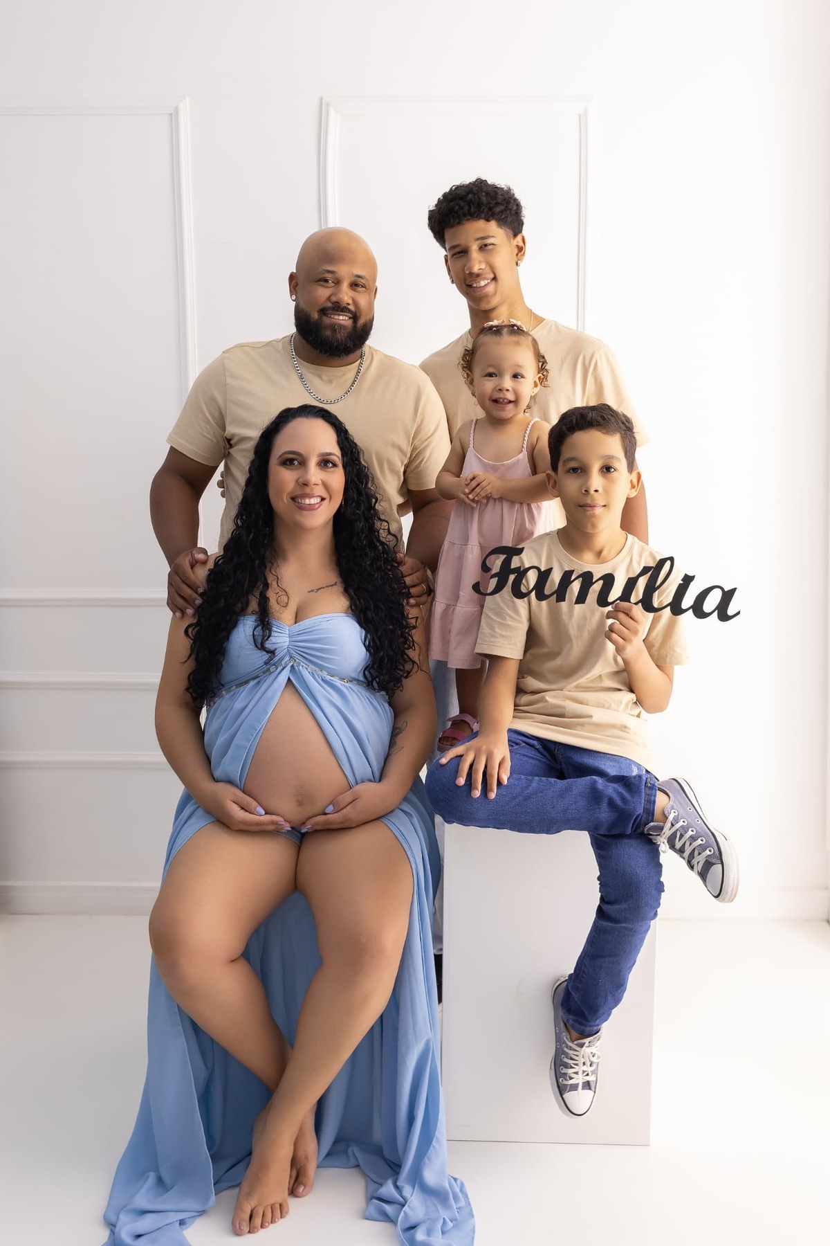 Ensaio de gestante em estúdio. Fotografo em Londrina especializado em ensaios de bebes, família e crianças. Momento registrado pela fotografa Giscellayne.