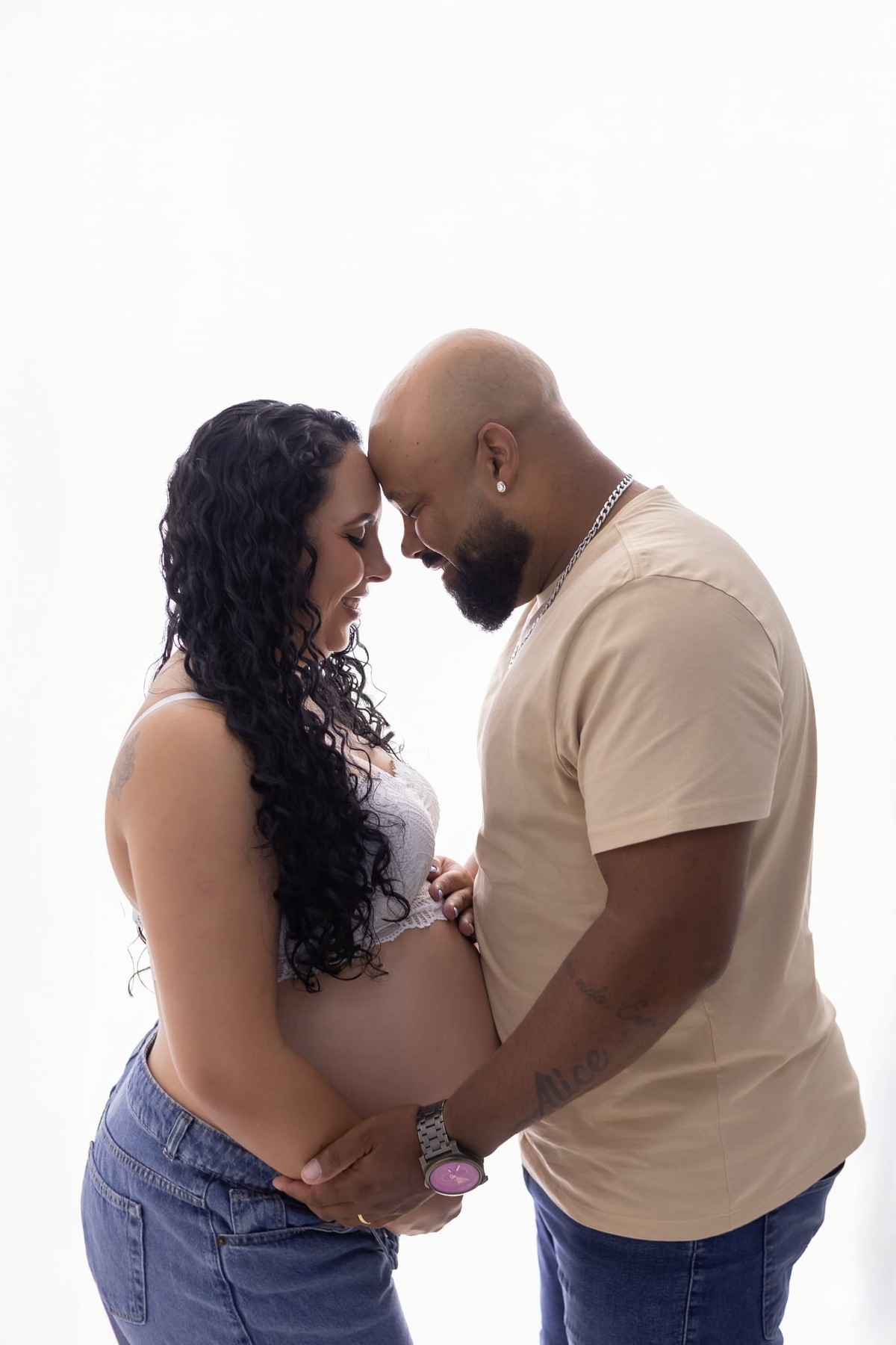 Ensaio de gestante em estúdio. Fotografo em Londrina especializado em ensaios de bebes, família e crianças. Momento registrado pela fotografa Giscellayne.