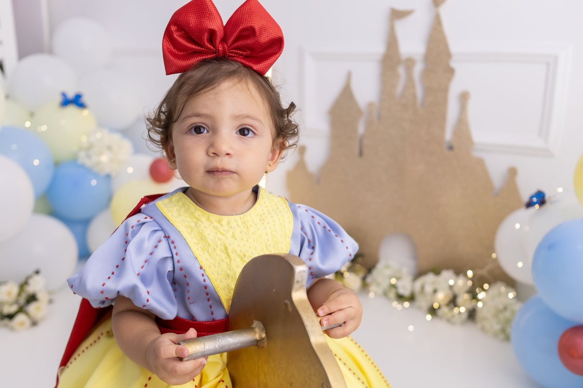 Ensaio de smash the cake em estúdio. Fotografo em Londrina especializado em ensaios de bebes, família e crianças. Momento registrado pela fotografa Giscellayne.