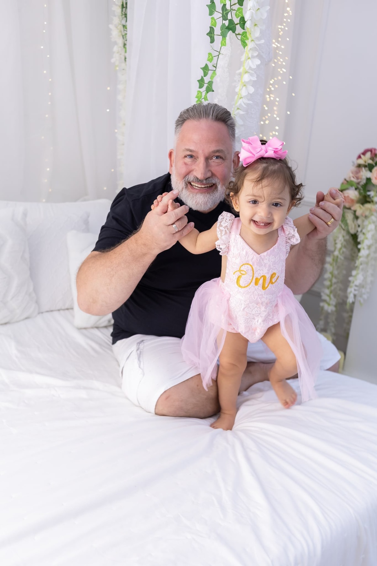Ensaio de smash the cake em estúdio. Fotografo em Londrina especializado em ensaios de bebes, família e crianças. Momento registrado pela fotografa Giscellayne.