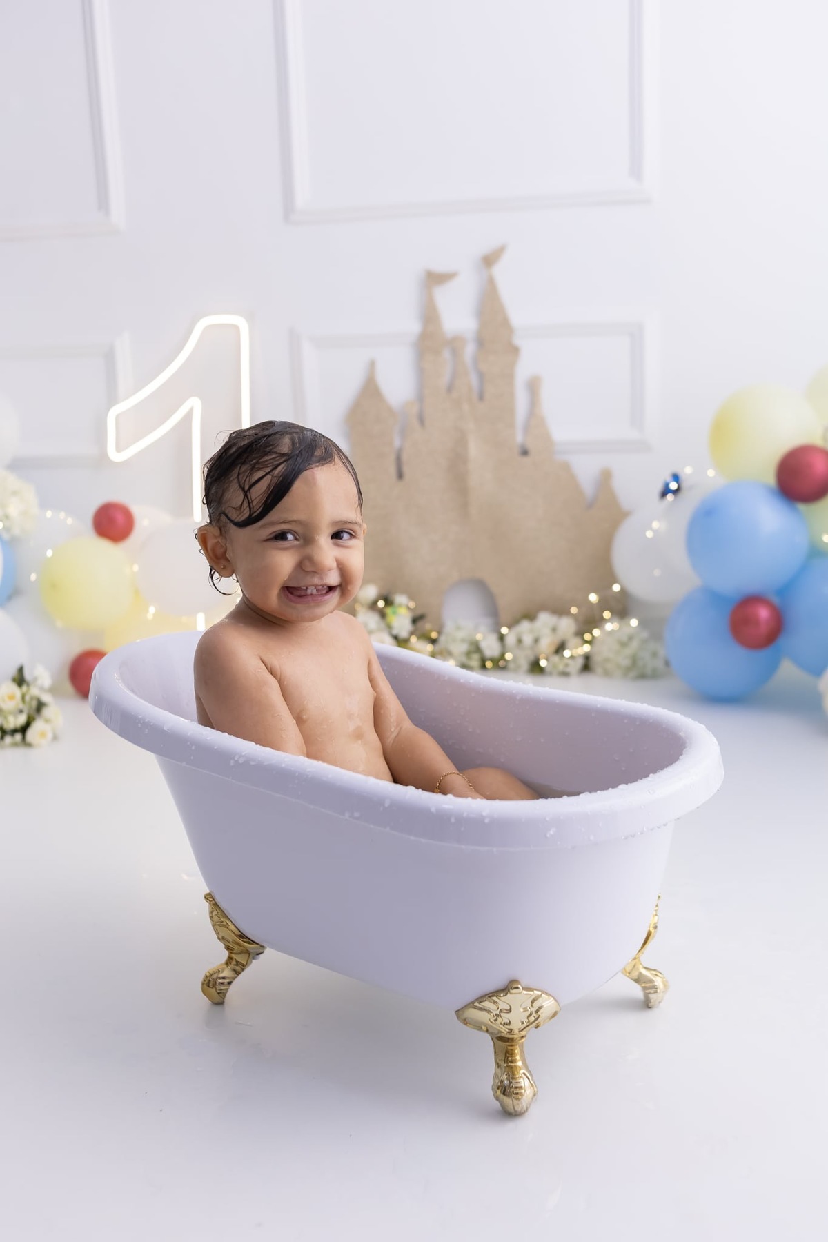 Ensaio de smash the cake em estúdio. Fotografo em Londrina especializado em ensaios de bebes, família e crianças. Momento registrado pela fotografa Giscellayne.