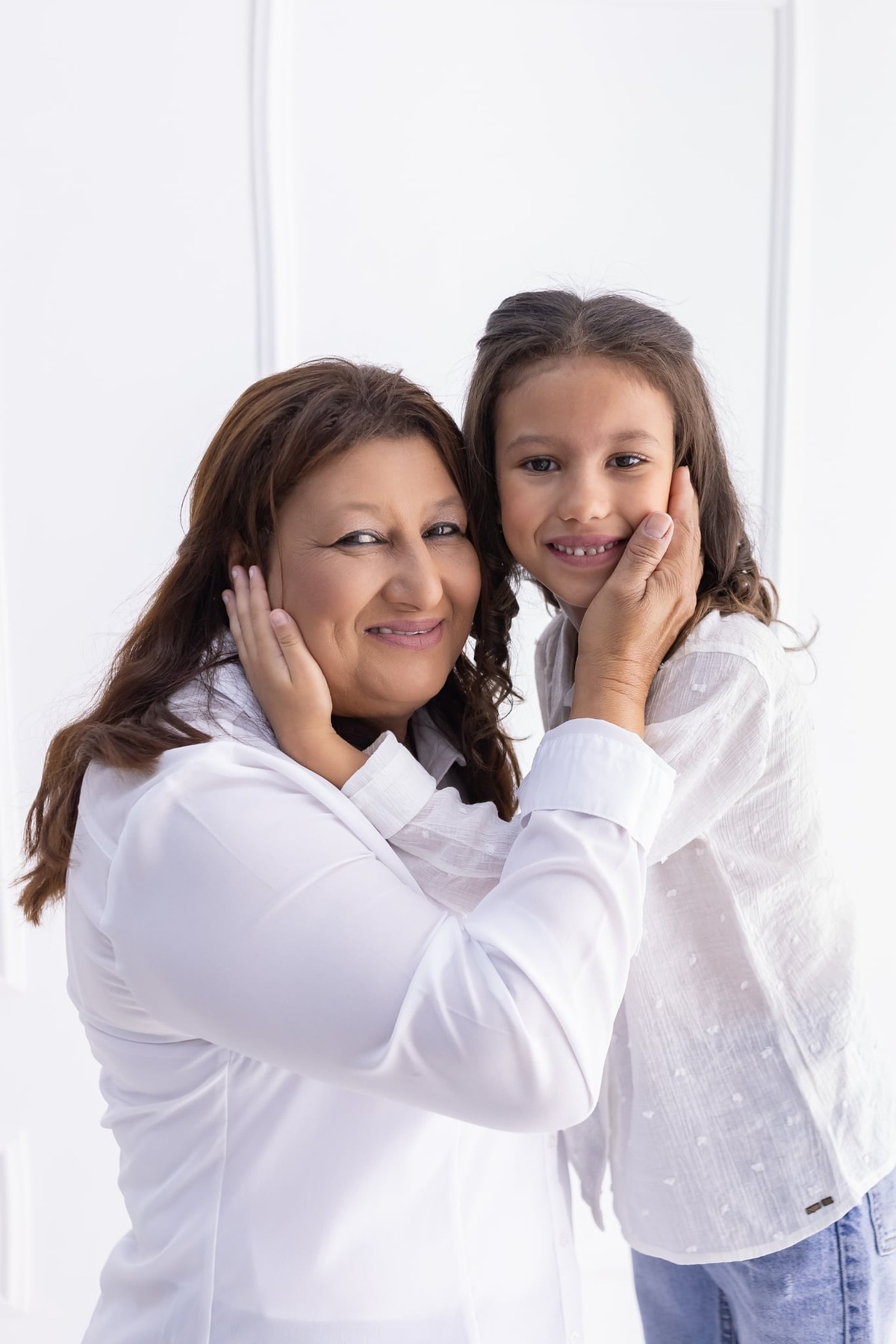 Ensaio de família em estúdio. Fotografo em Londrina especializado em ensaios de bebes, família e crianças. Momento registrado pela fotografa.