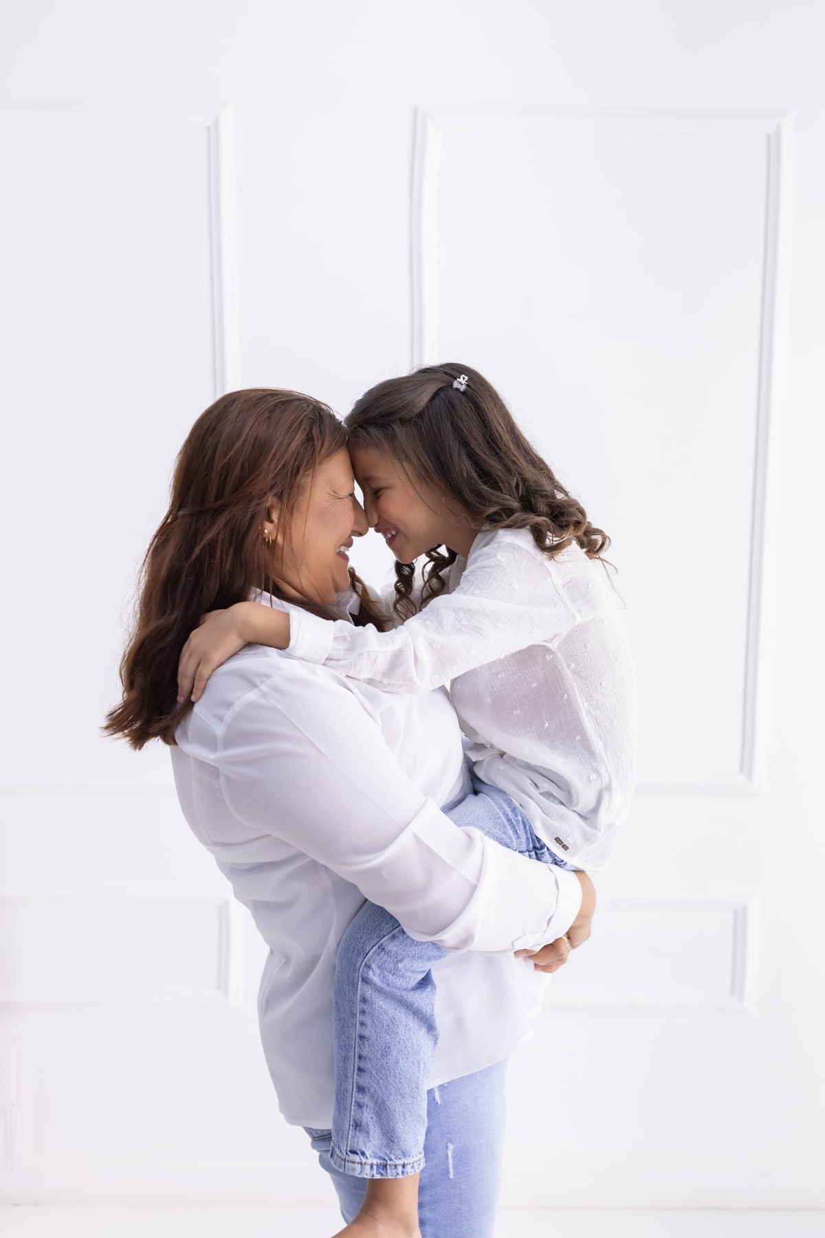 Ensaio de família em estúdio. Fotografo em Londrina especializado em ensaios de bebes, família e crianças. Momento registrado pela fotografa.