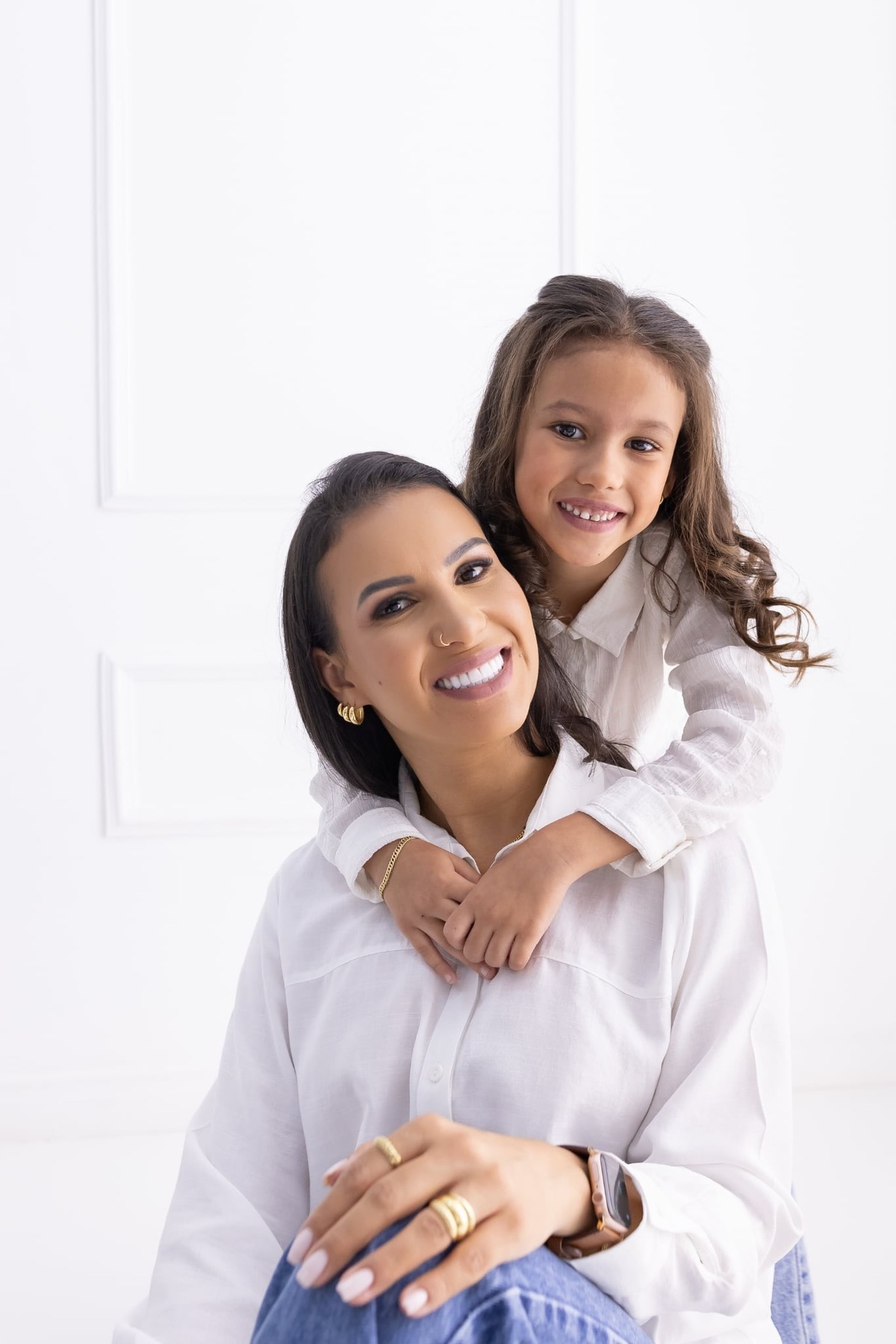 Ensaio de família em estúdio. Fotografo em Londrina especializado em ensaios de bebes, família e crianças. Momento registrado pela fotografa.