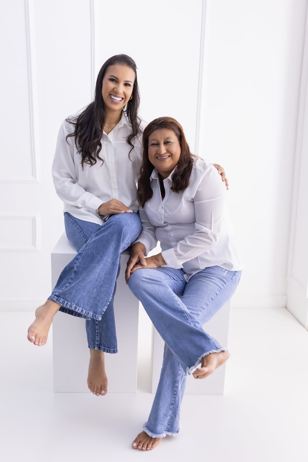 Ensaio de família em estúdio. Fotografo em Londrina especializado em ensaios de bebes, família e crianças. Momento registrado pela fotografa.