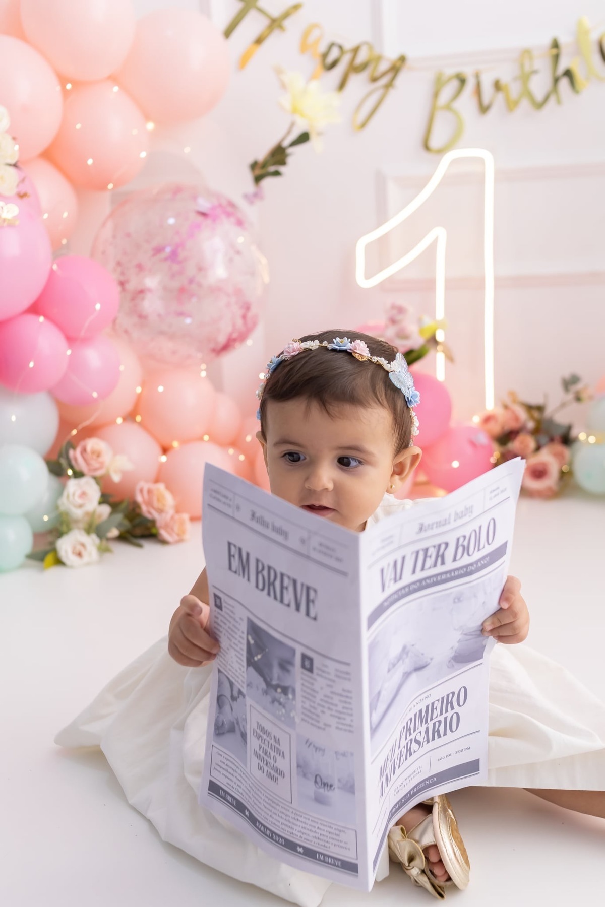 Ensaio de smash the cake em estúdio. Fotografo em Londrina especializado em ensaios de bebes, família e crianças. Momento registrado pela fotografa Giscellayne.