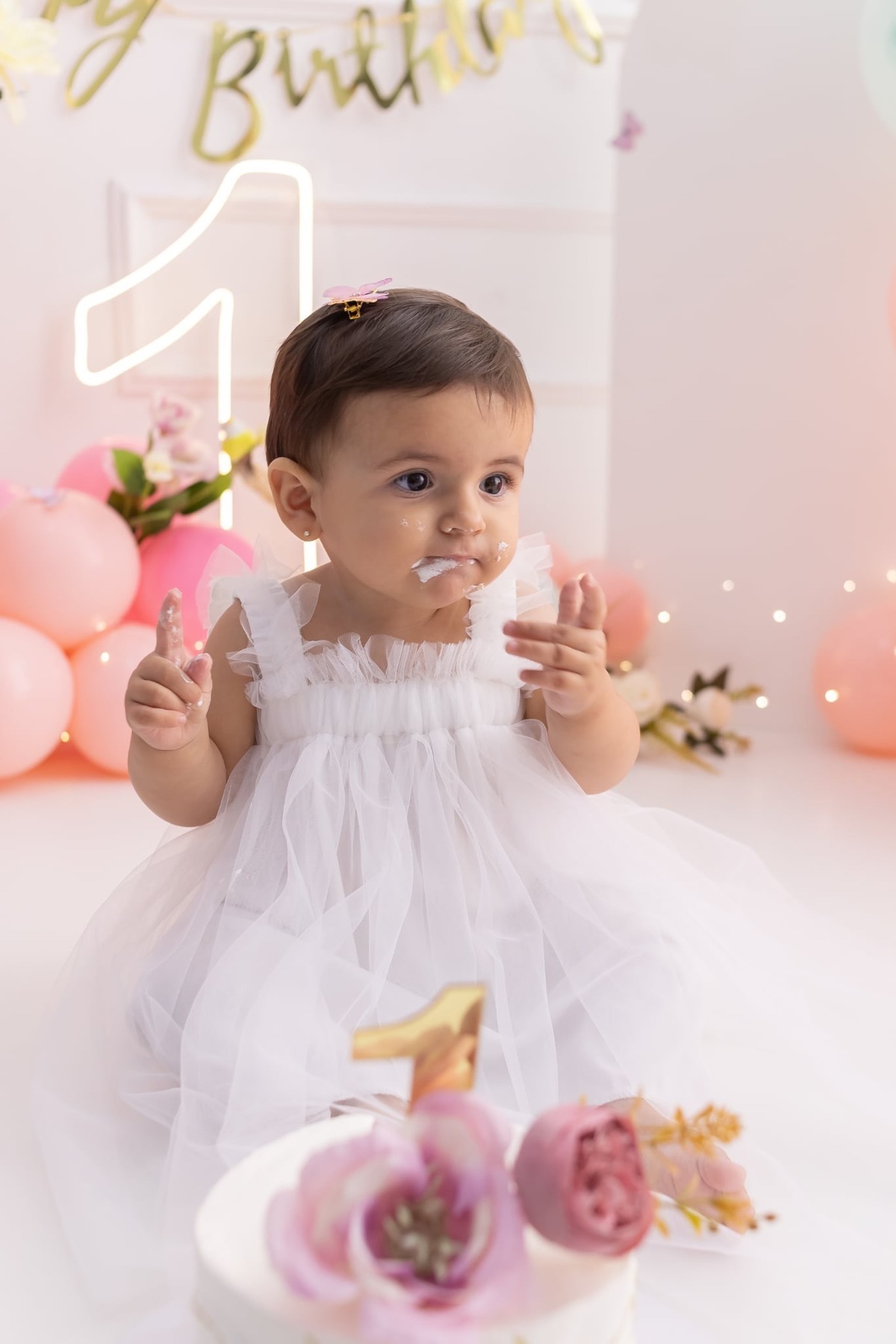Ensaio de smash the cake em estúdio. Fotografo em Londrina especializado em ensaios de bebes, família e crianças. Momento registrado pela fotografa Giscellayne.