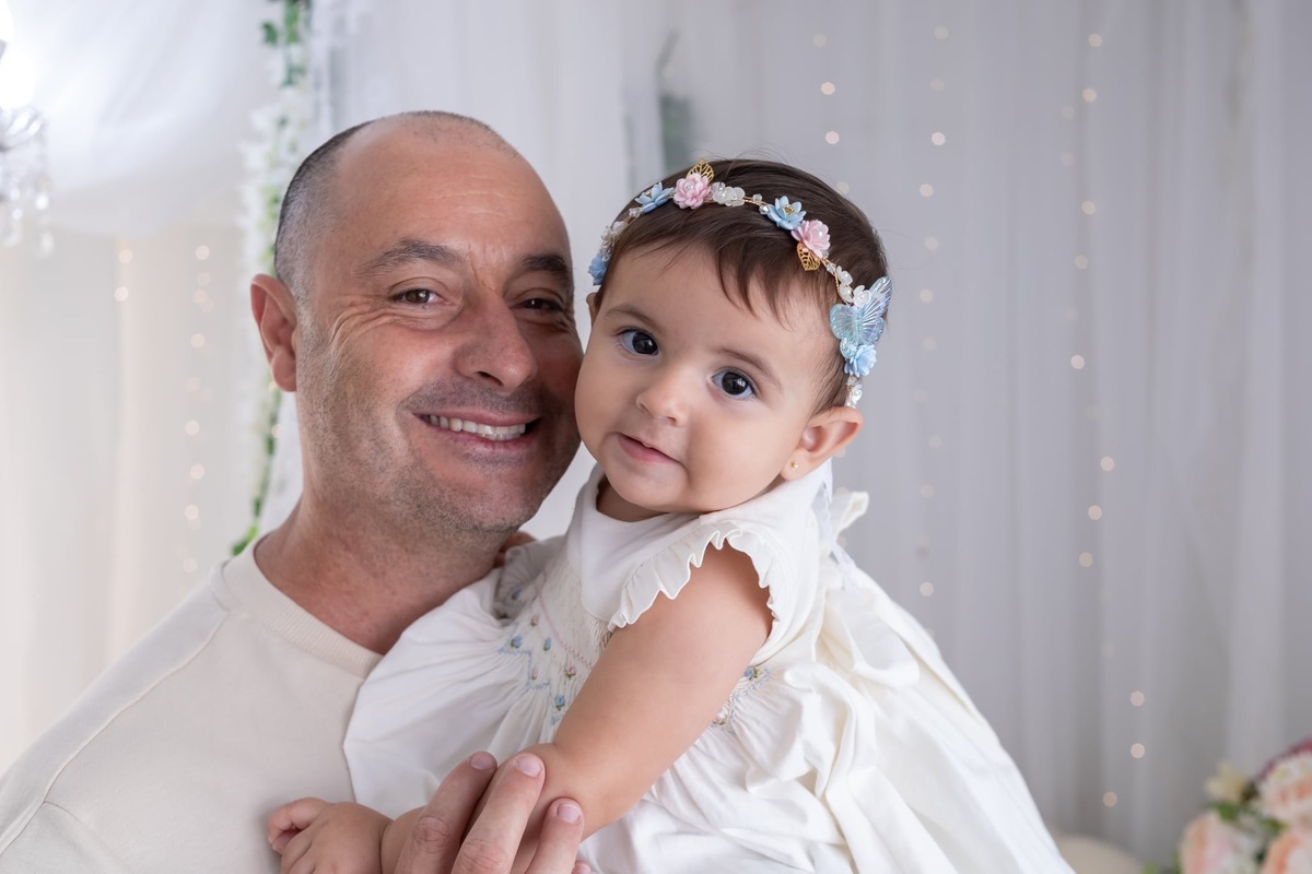 Ensaio de smash the cake em estúdio. Fotografo em Londrina especializado em ensaios de bebes, família e crianças. Momento registrado pela fotografa Giscellayne.
