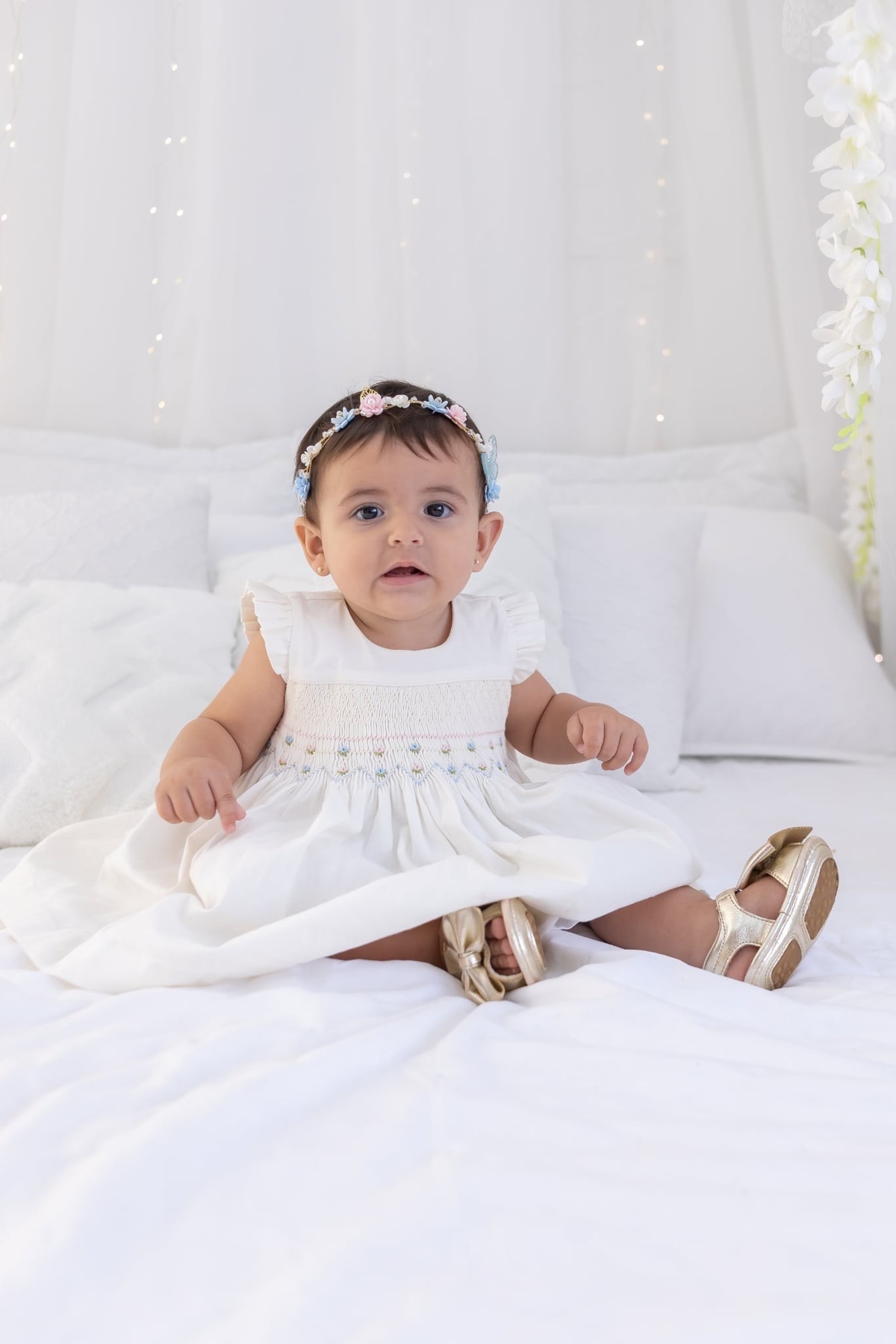 Ensaio de smash the cake em estúdio. Fotografo em Londrina especializado em ensaios de bebes, família e crianças. Momento registrado pela fotografa Giscellayne.