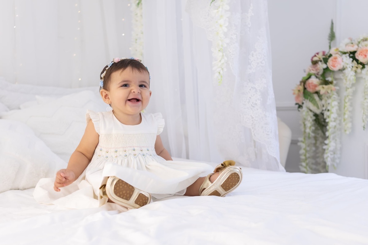 Ensaio de smash the cake em estúdio. Fotografo em Londrina especializado em ensaios de bebes, família e crianças. Momento registrado pela fotografa Giscellayne.