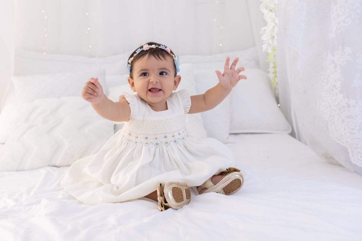 Ensaio de smash the cake em estúdio. Fotografo em Londrina especializado em ensaios de bebes, família e crianças. Momento registrado pela fotografa Giscellayne.