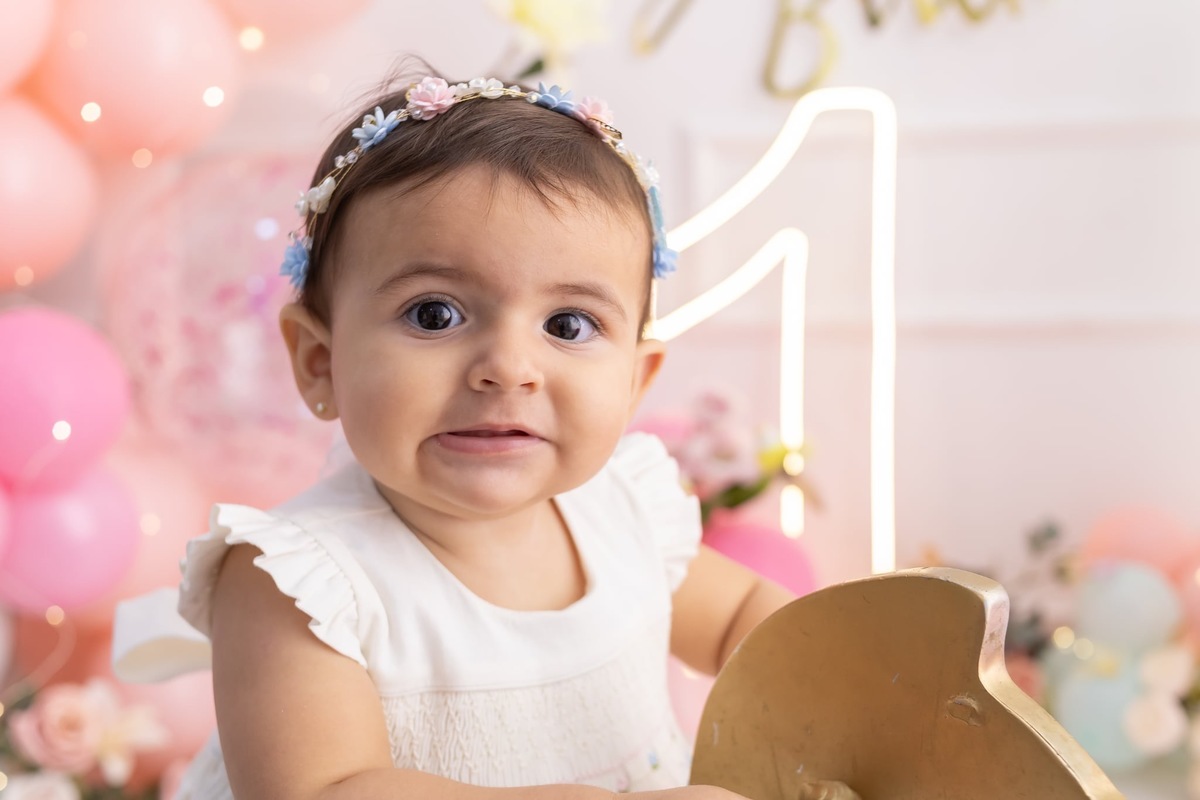 Ensaio de smash the cake em estúdio. Fotografo em Londrina especializado em ensaios de bebes, família e crianças. Momento registrado pela fotografa Giscellayne.