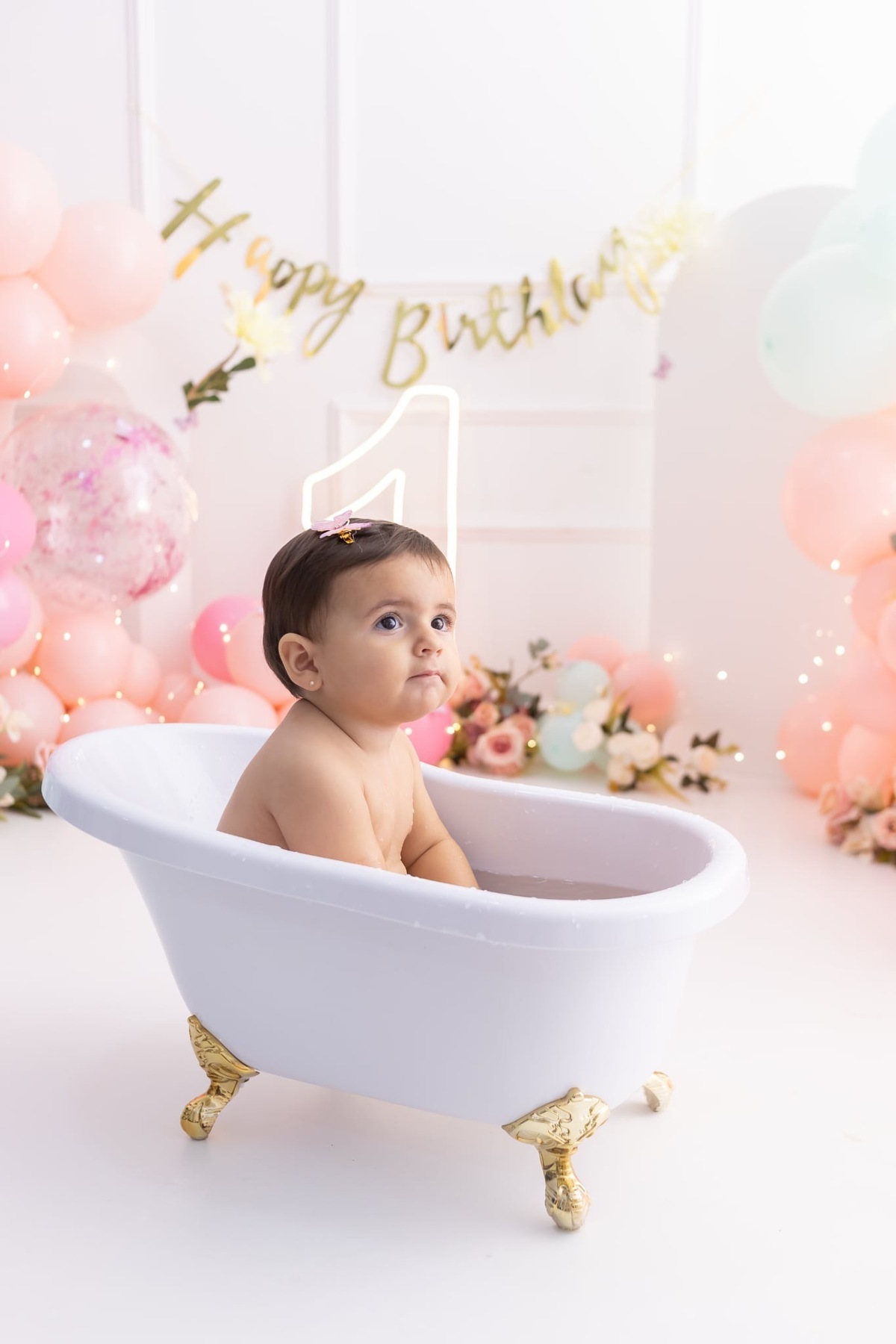 Ensaio de smash the cake em estúdio. Fotografo em Londrina especializado em ensaios de bebes, família e crianças. Momento registrado pela fotografa Giscellayne.