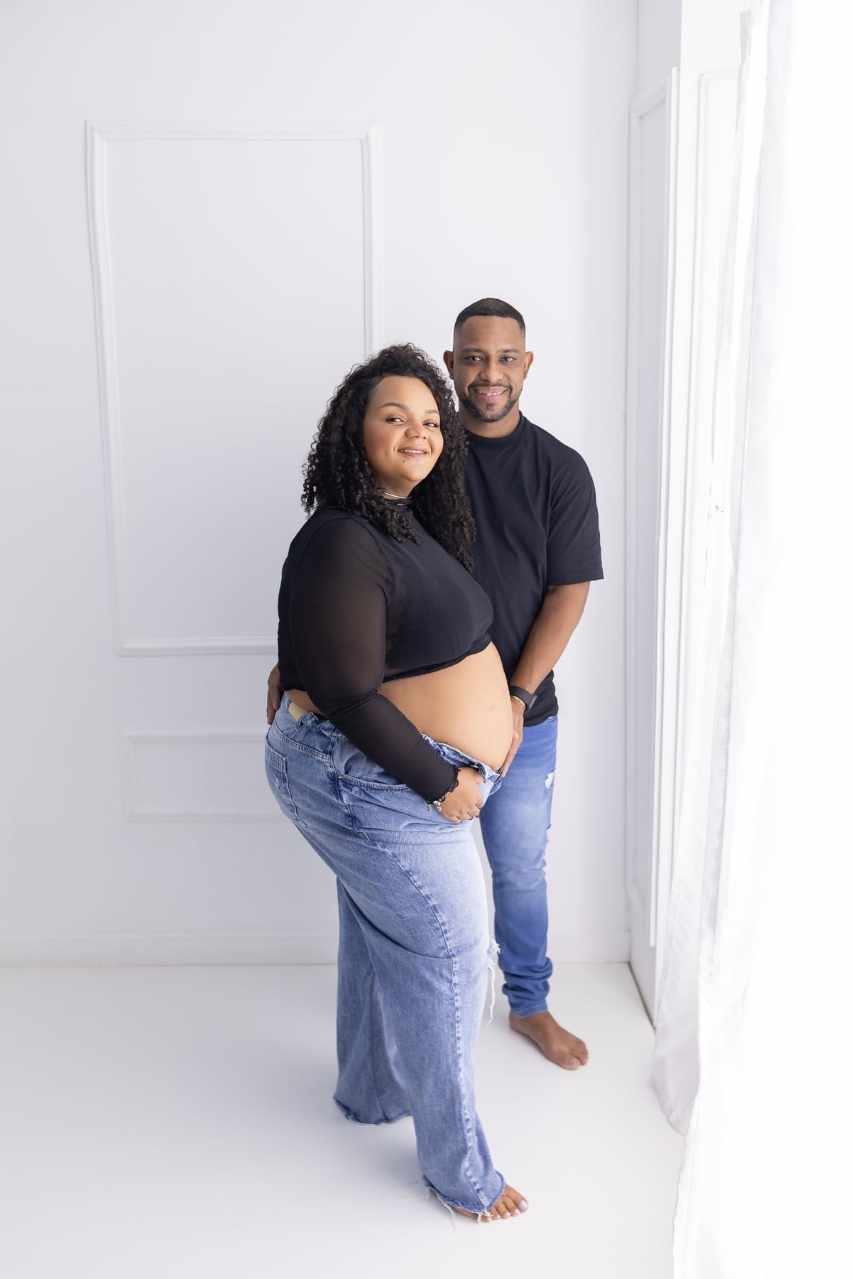 Ensaio de gestante em estúdio. Fotografo em Londrina especializado em ensaios de bebes, família e crianças. Momento registrado pela fotografa Giscellayne.