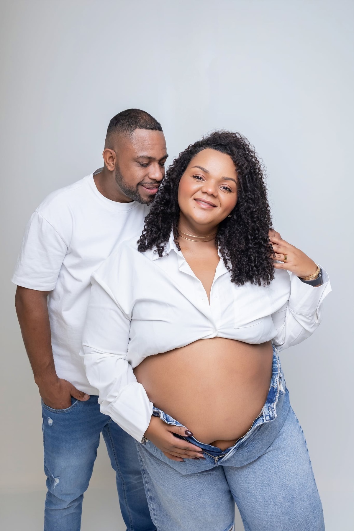 Ensaio de gestante em estúdio. Fotografo em Londrina especializado em ensaios de bebes, família e crianças. Momento registrado pela fotografa Giscellayne.