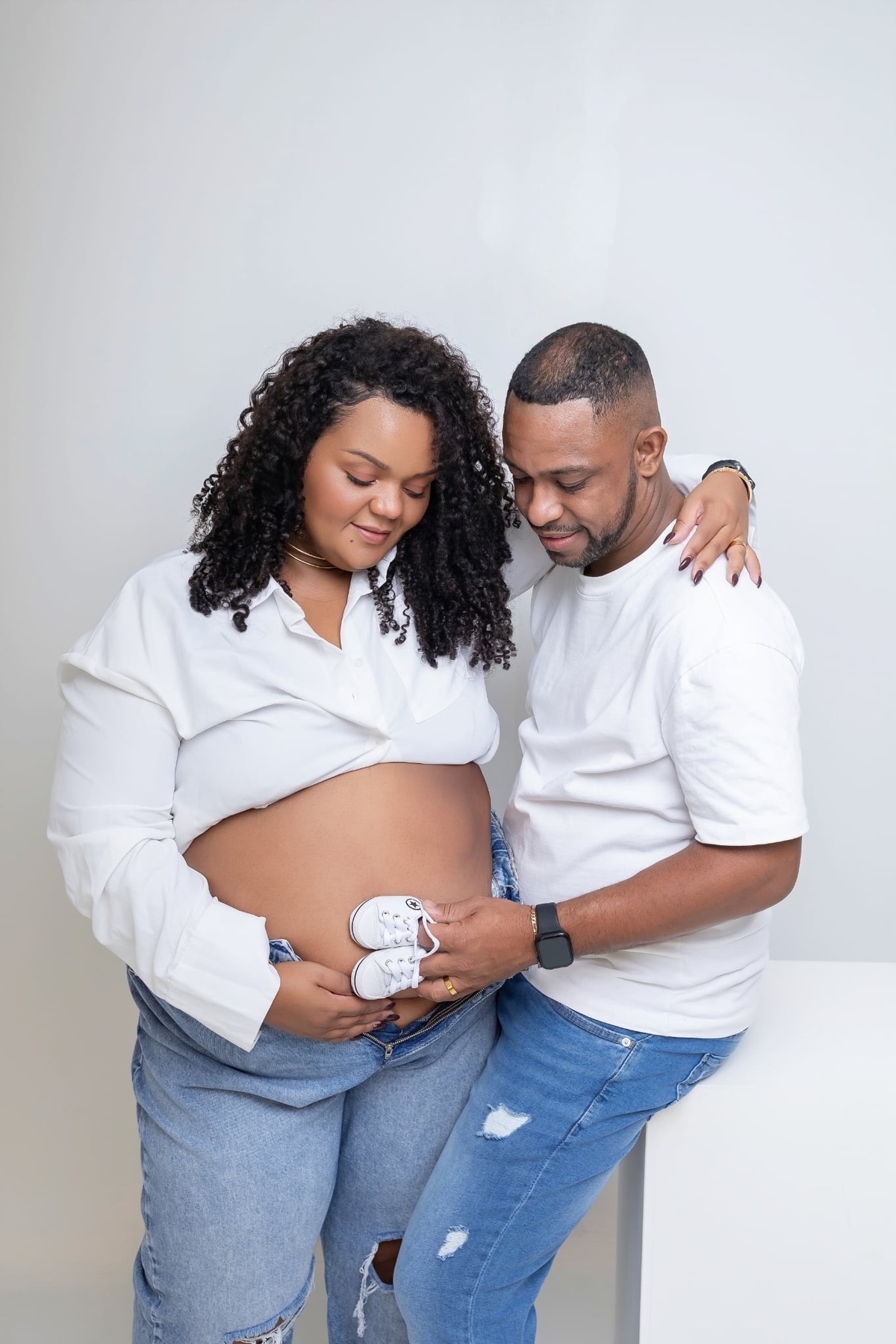 Ensaio de gestante em estúdio. Fotografo em Londrina especializado em ensaios de bebes, família e crianças. Momento registrado pela fotografa Giscellayne.