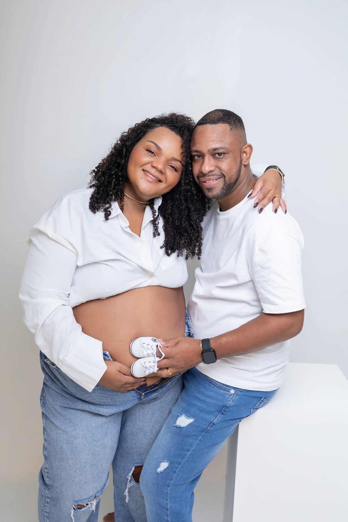 Ensaio de gestante em estúdio. Fotografo em Londrina especializado em ensaios de bebes, família e crianças. Momento registrado pela fotografa Giscellayne.