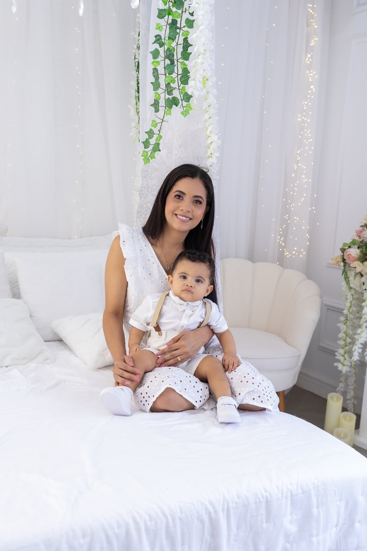 Ensaio de smash the cake em estúdio. Fotografo em Londrina especializado em ensaios de bebes, família e crianças. Momento registrado pela fotografa Giscellayne.