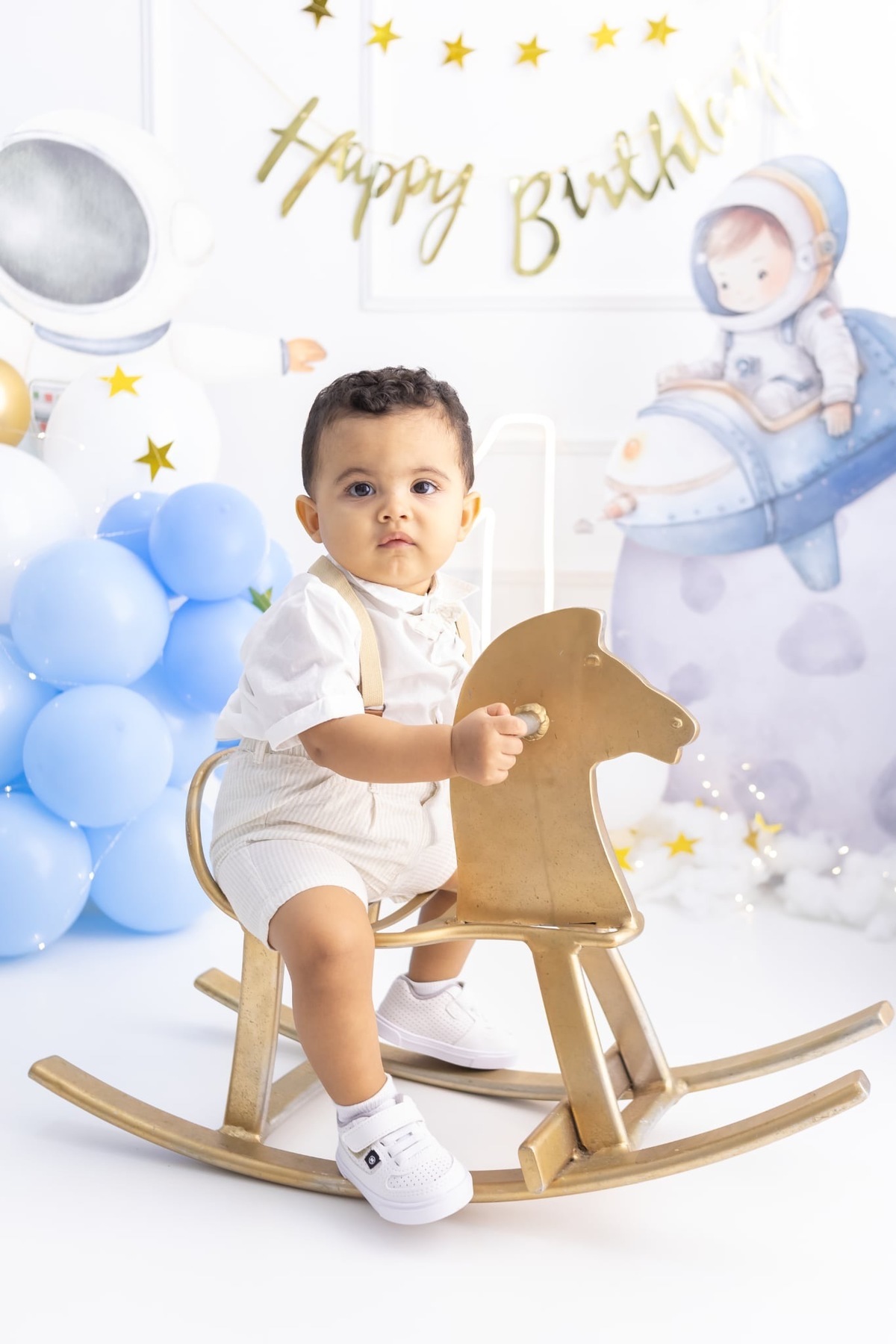 Ensaio de smash the cake em estúdio. Fotografo em Londrina especializado em ensaios de bebes, família e crianças. Momento registrado pela fotografa Giscellayne.