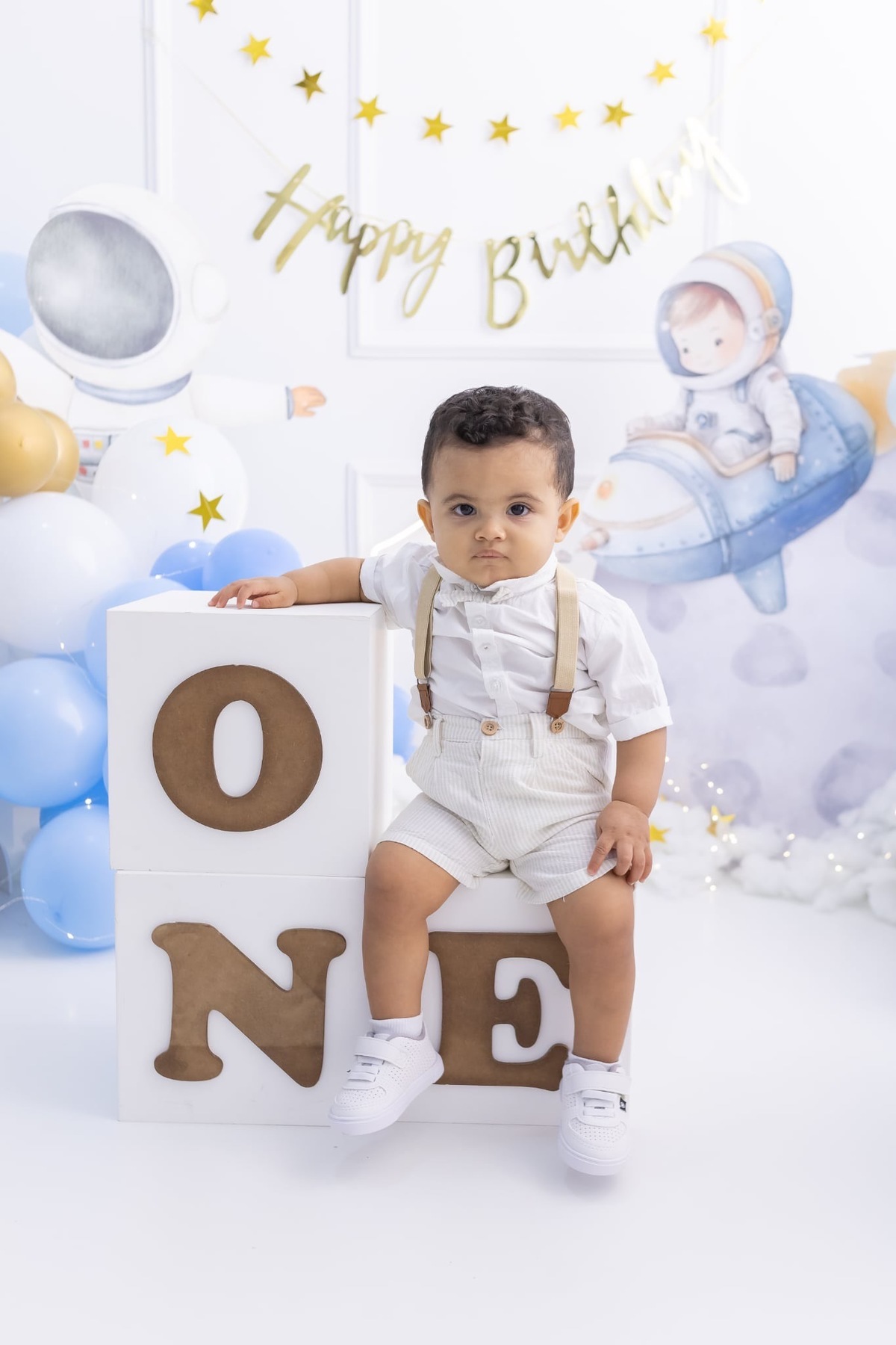 Ensaio de smash the cake em estúdio. Fotografo em Londrina especializado em ensaios de bebes, família e crianças. Momento registrado pela fotografa Giscellayne.