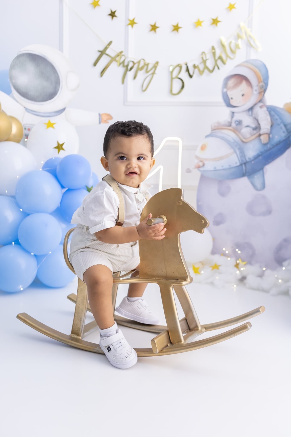 Ensaio de smash the cake em estúdio. Fotografo em Londrina especializado em ensaios de bebes, família e crianças. Momento registrado pela fotografa Giscellayne.