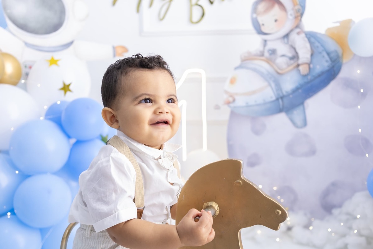 Ensaio de smash the cake em estúdio. Fotografo em Londrina especializado em ensaios de bebes, família e crianças. Momento registrado pela fotografa Giscellayne.