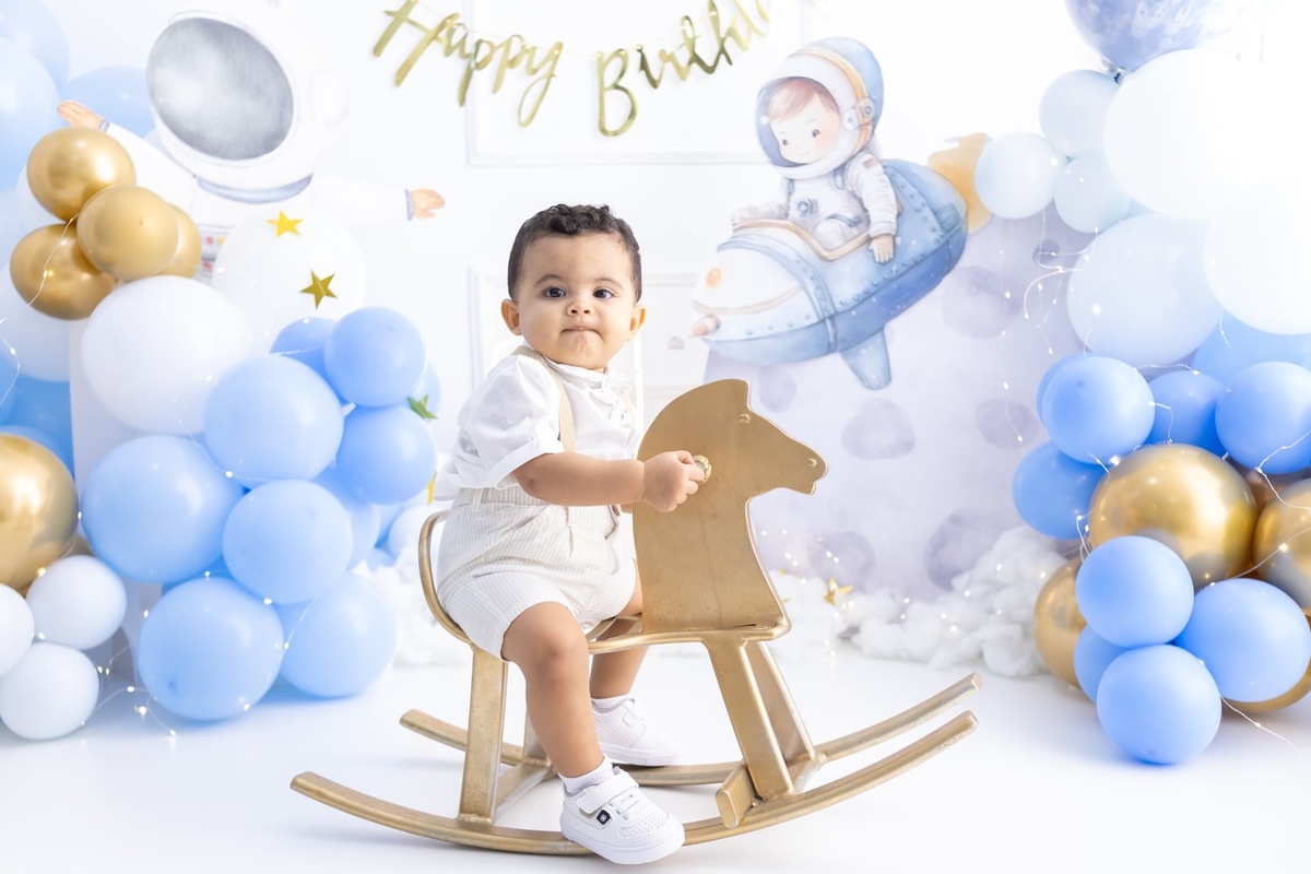 Ensaio de smash the cake em estúdio. Fotografo em Londrina especializado em ensaios de bebes, família e crianças. Momento registrado pela fotografa Giscellayne.