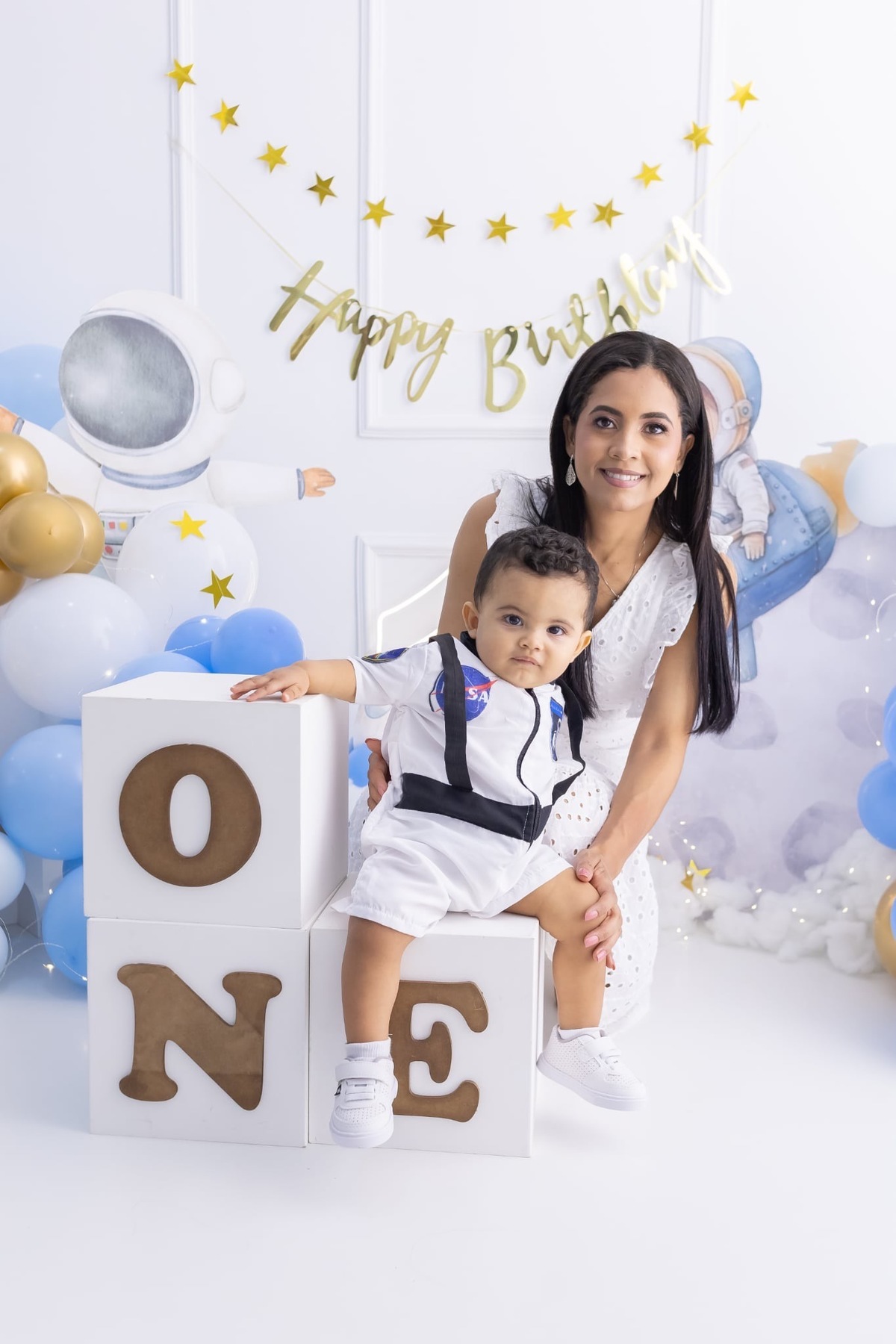Ensaio de smash the cake em estúdio. Fotografo em Londrina especializado em ensaios de bebes, família e crianças. Momento registrado pela fotografa Giscellayne.
