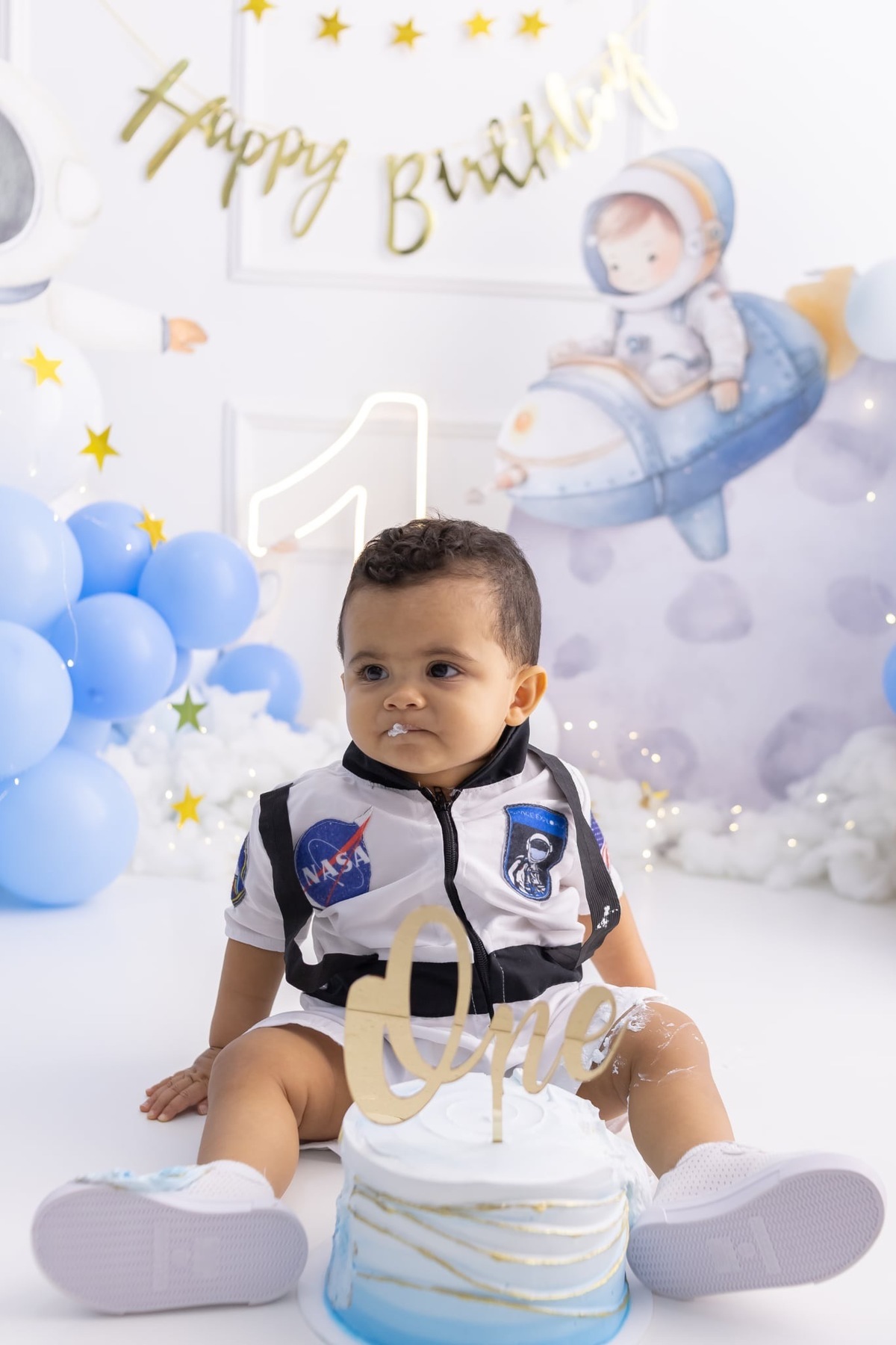 Ensaio de smash the cake em estúdio. Fotografo em Londrina especializado em ensaios de bebes, família e crianças. Momento registrado pela fotografa Giscellayne.