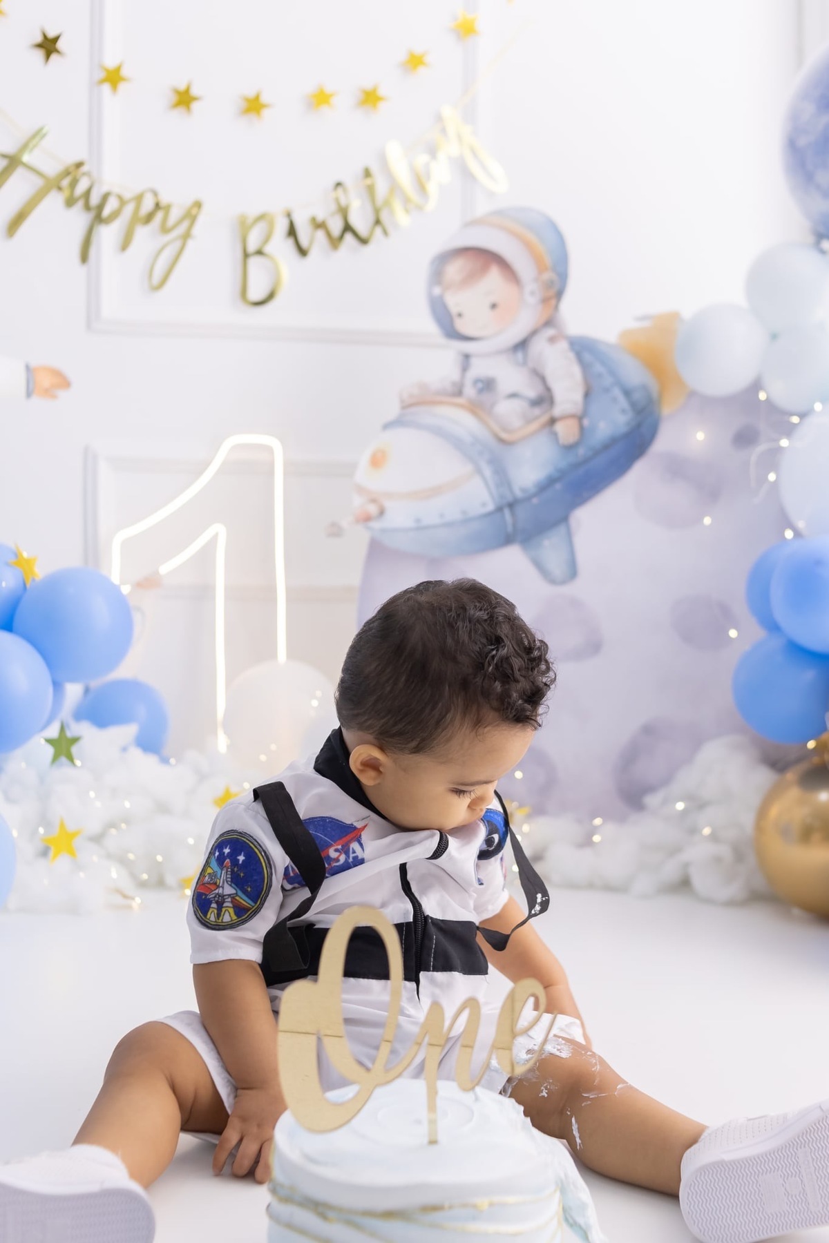 Ensaio de smash the cake em estúdio. Fotografo em Londrina especializado em ensaios de bebes, família e crianças. Momento registrado pela fotografa Giscellayne.