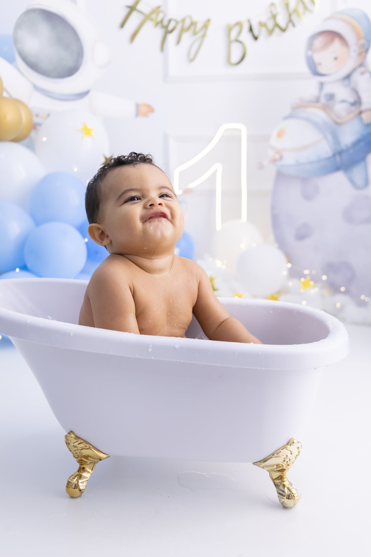 Ensaio de smash the cake em estúdio. Fotografo em Londrina especializado em ensaios de bebes, família e crianças. Momento registrado pela fotografa Giscellayne.