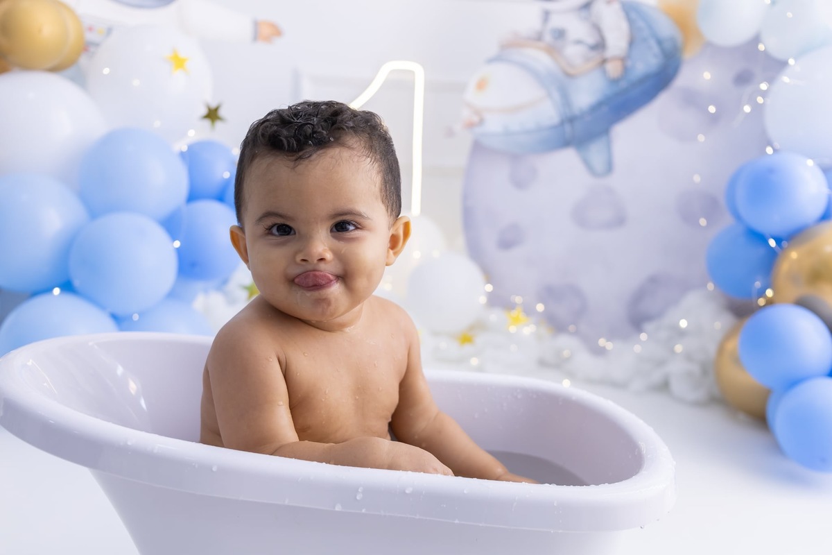 Ensaio de smash the cake em estúdio. Fotografo em Londrina especializado em ensaios de bebes, família e crianças. Momento registrado pela fotografa Giscellayne.