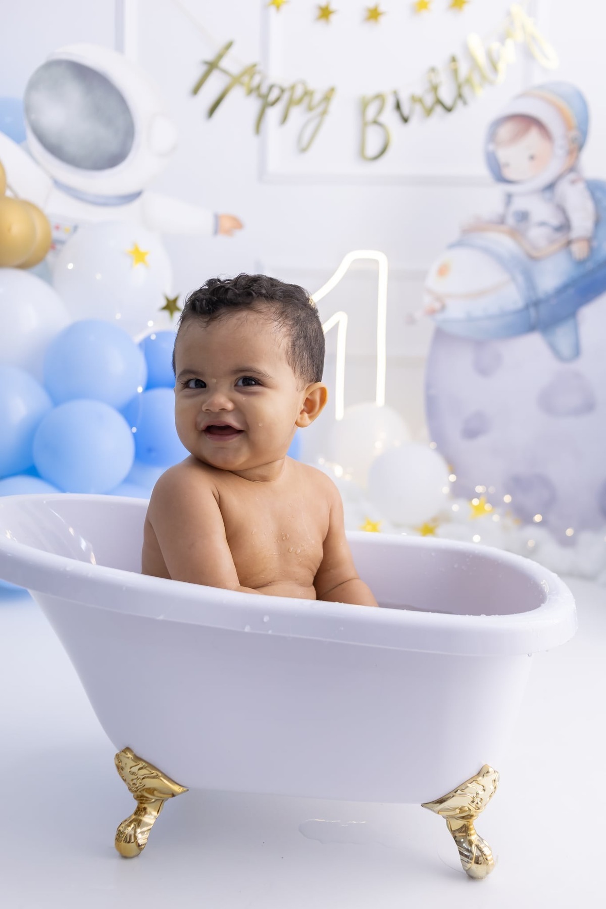 Ensaio de smash the cake em estúdio. Fotografo em Londrina especializado em ensaios de bebes, família e crianças. Momento registrado pela fotografa Giscellayne.