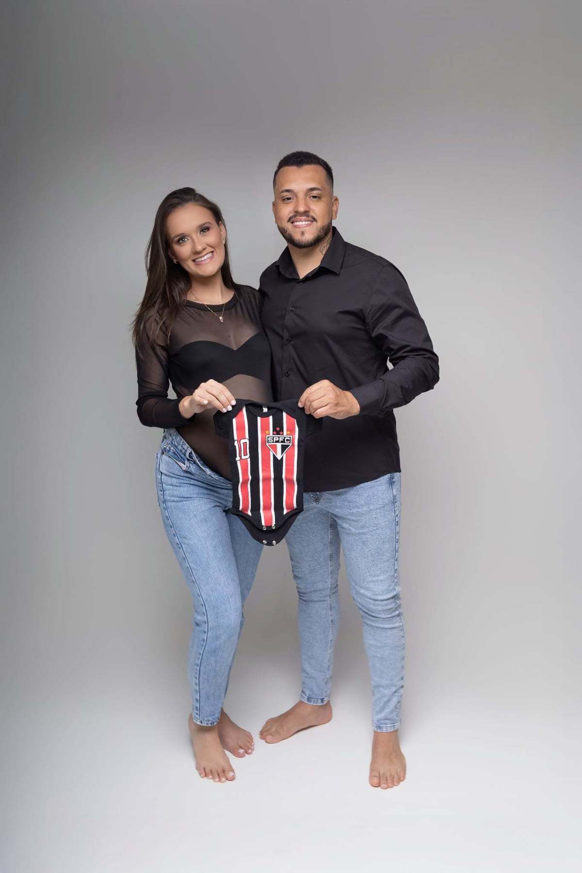 Ensaio de gestante em estúdio. Fotografo em Londrina especializado em ensaios de bebes, família e crianças. Momento registrado pela fotografa Giscellayne.