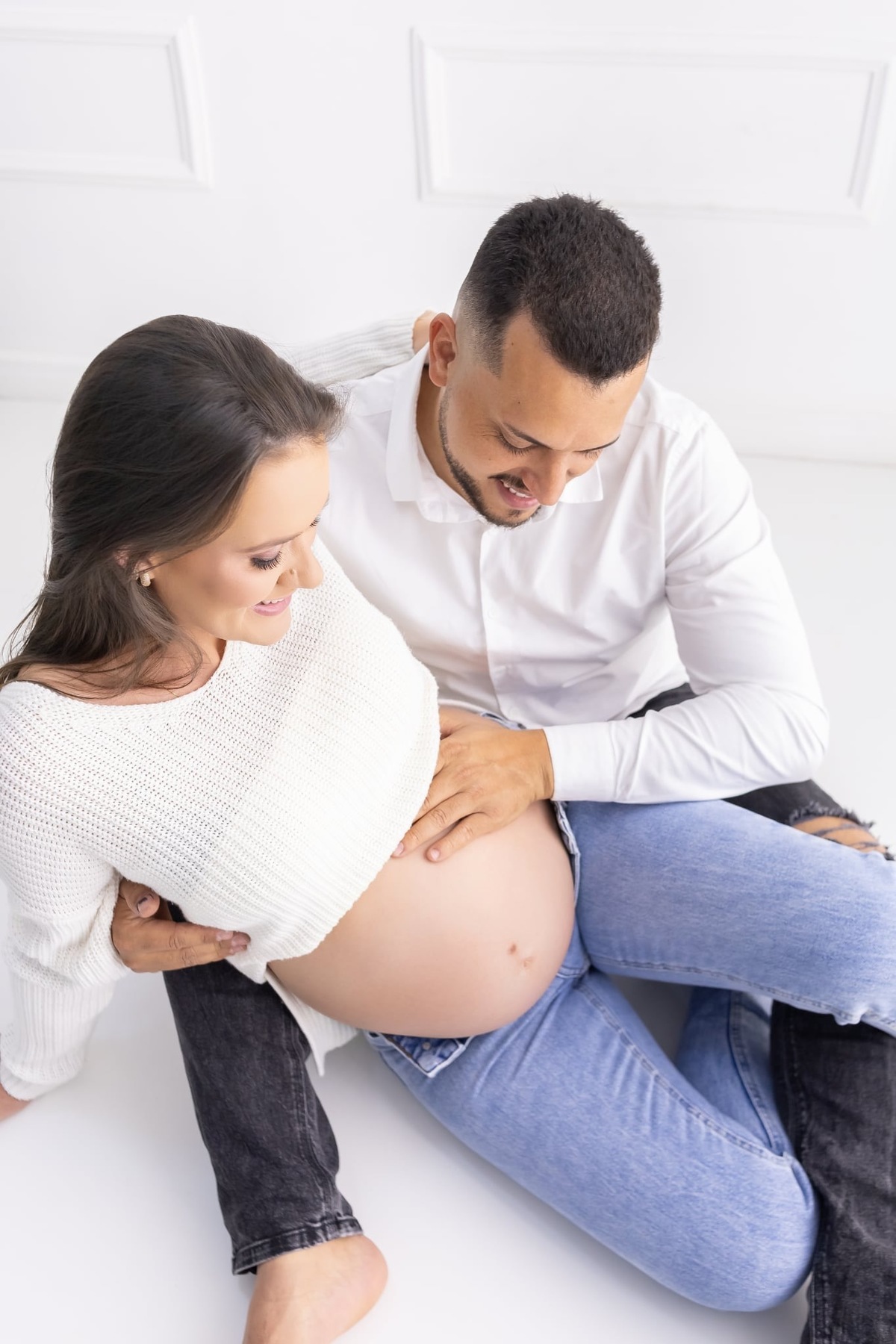 Ensaio de gestante em estúdio. Fotografo em Londrina especializado em ensaios de bebes, família e crianças. Momento registrado pela fotografa Giscellayne.