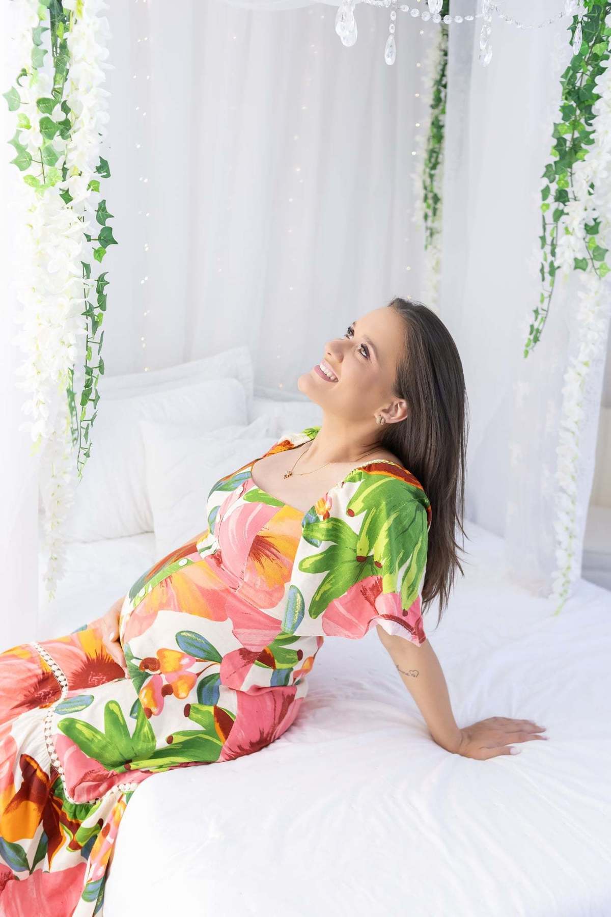 Ensaio de gestante em estúdio. Fotografo em Londrina especializado em ensaios de bebes, família e crianças. Momento registrado pela fotografa Giscellayne.