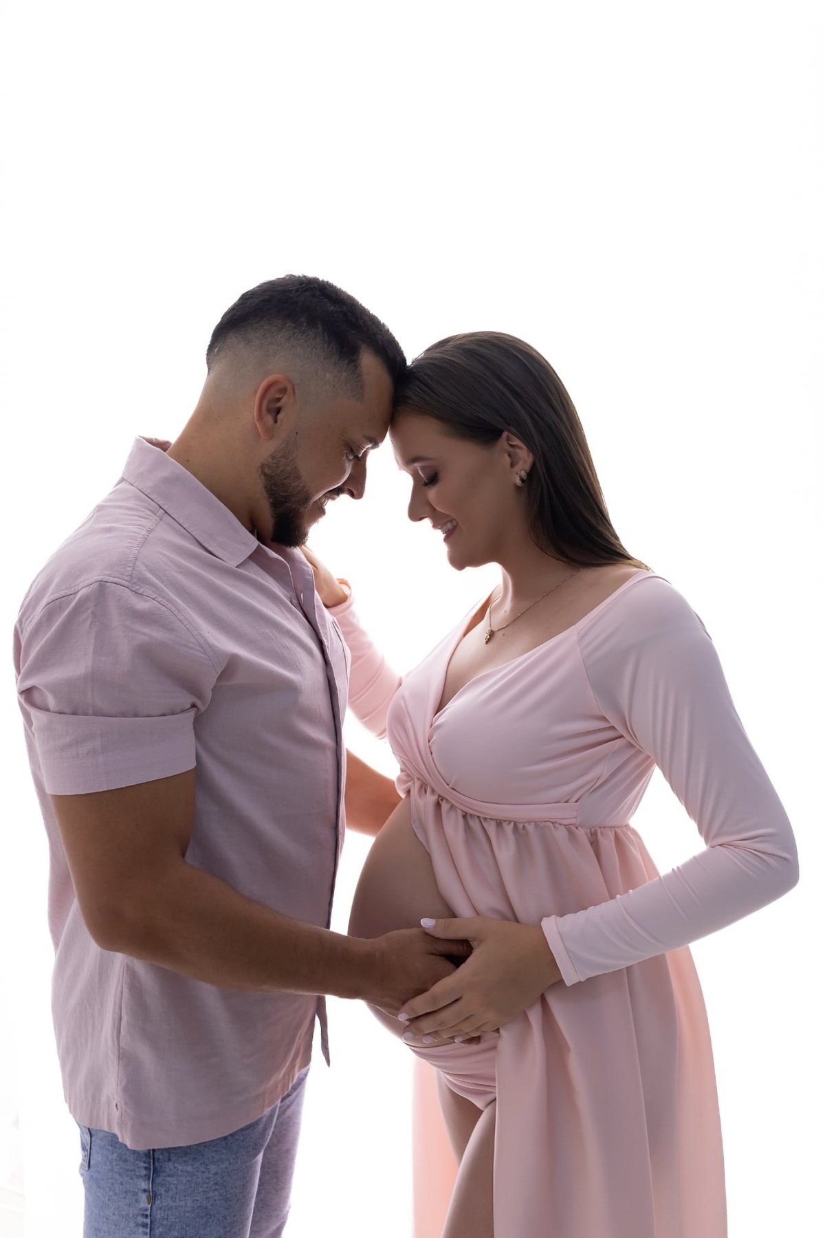 Ensaio de gestante em estúdio. Fotografo em Londrina especializado em ensaios de bebes, família e crianças. Momento registrado pela fotografa Giscellayne.