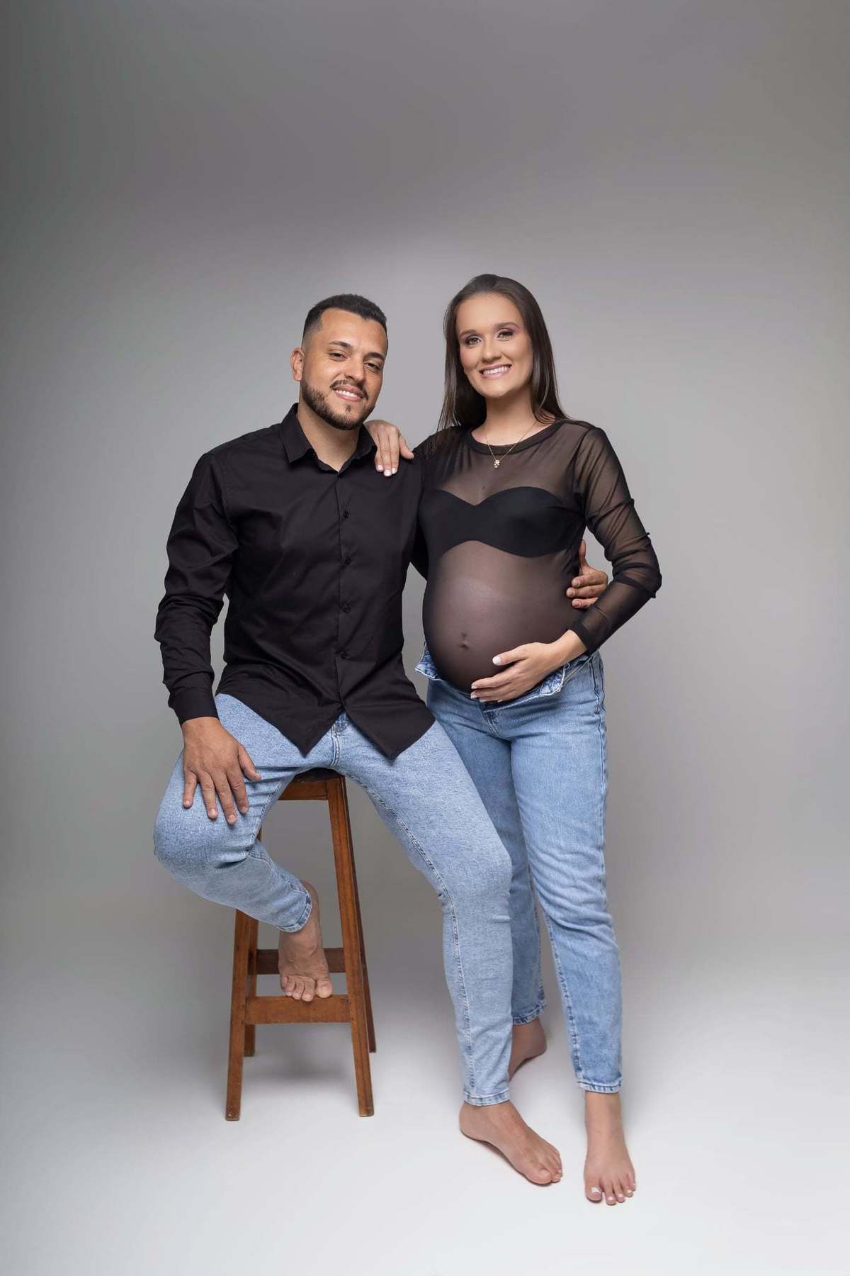 Ensaio de gestante em estúdio. Fotografo em Londrina especializado em ensaios de bebes, família e crianças. Momento registrado pela fotografa Giscellayne.