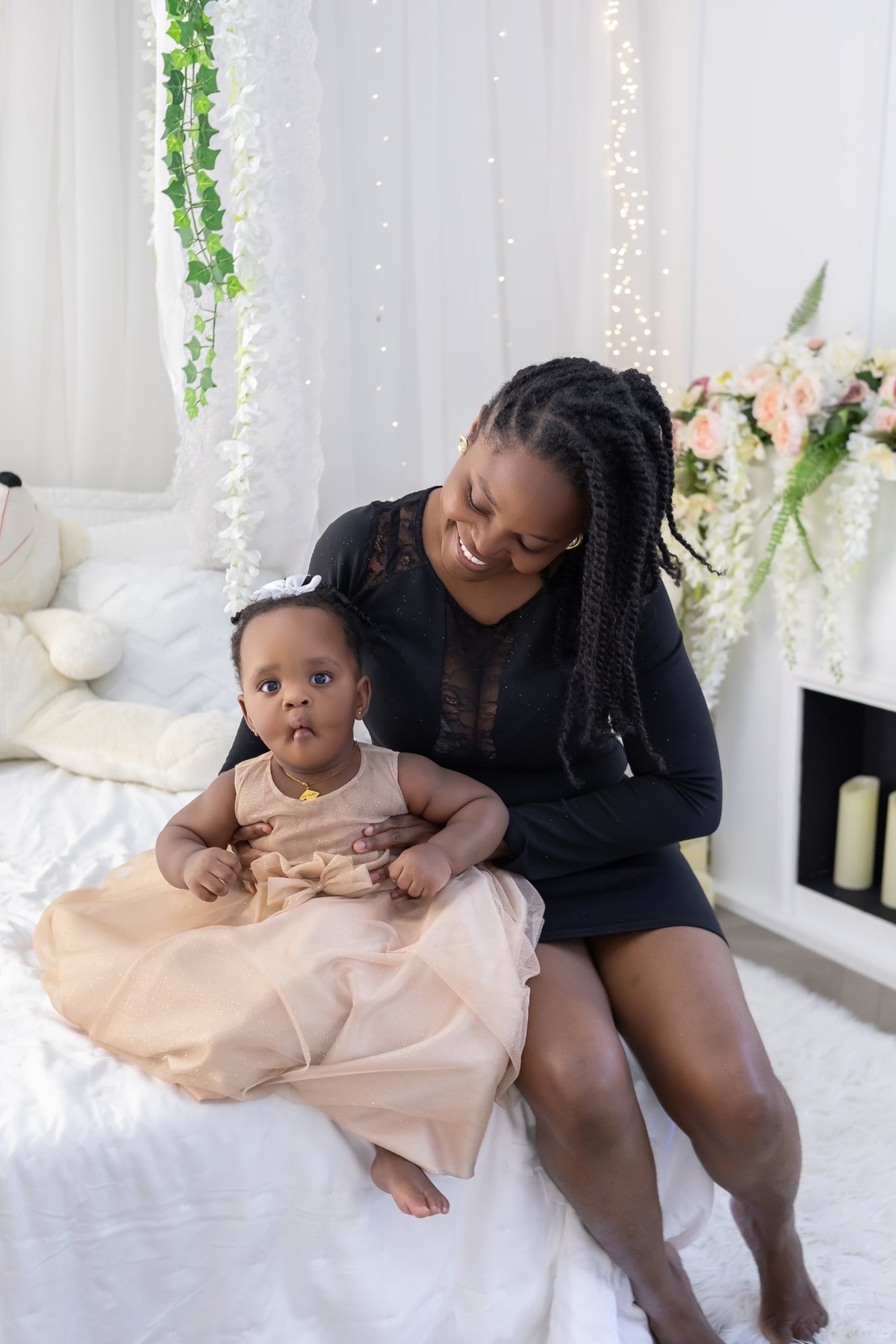 Ensaio de smash the cake em estúdio. Fotografo em Londrina especializado em ensaios de bebes, família e crianças. Momento registrado pela fotografa Giscellayne.