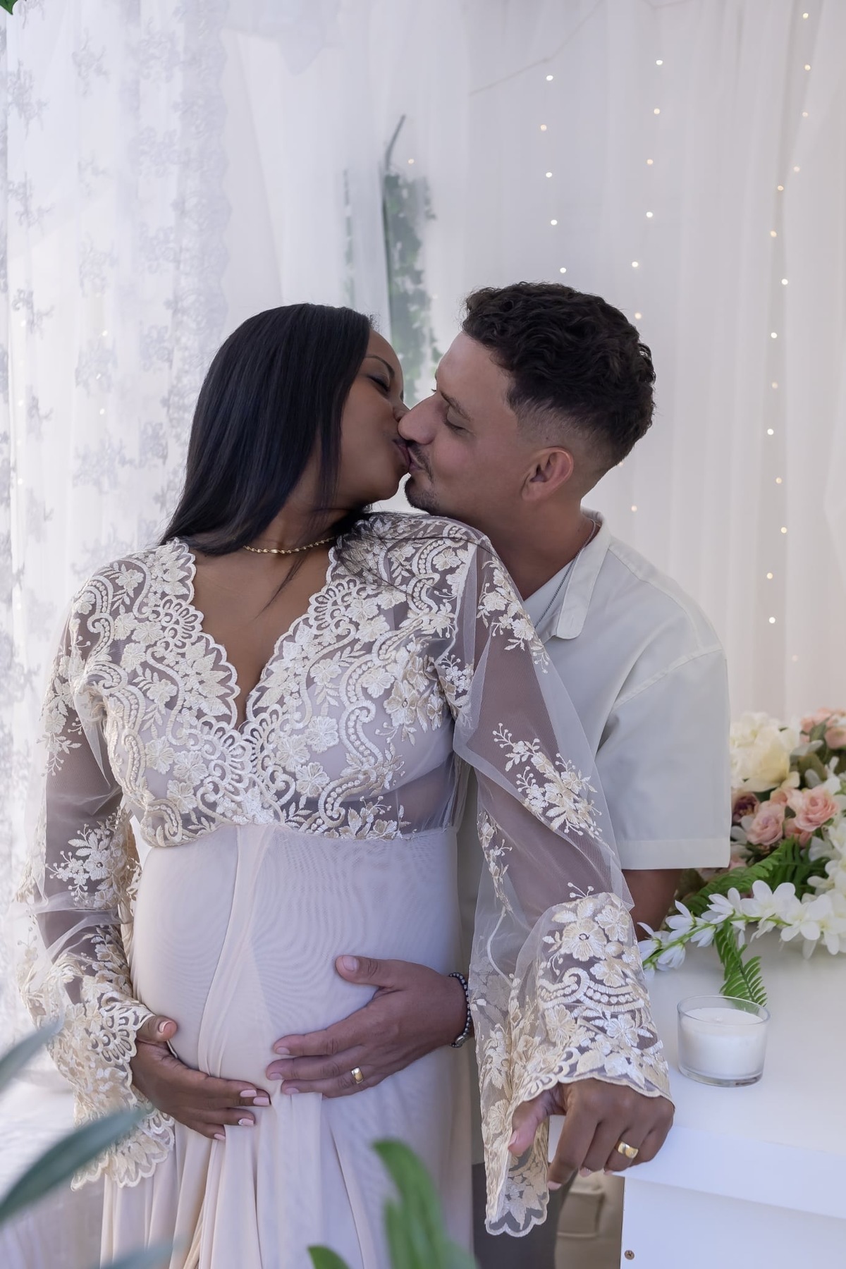 Ensaio de gestante em estúdio. Fotografo em Londrina especializado em ensaios de bebes, família e crianças. Momento registrado pela fotografa Giscellayne.