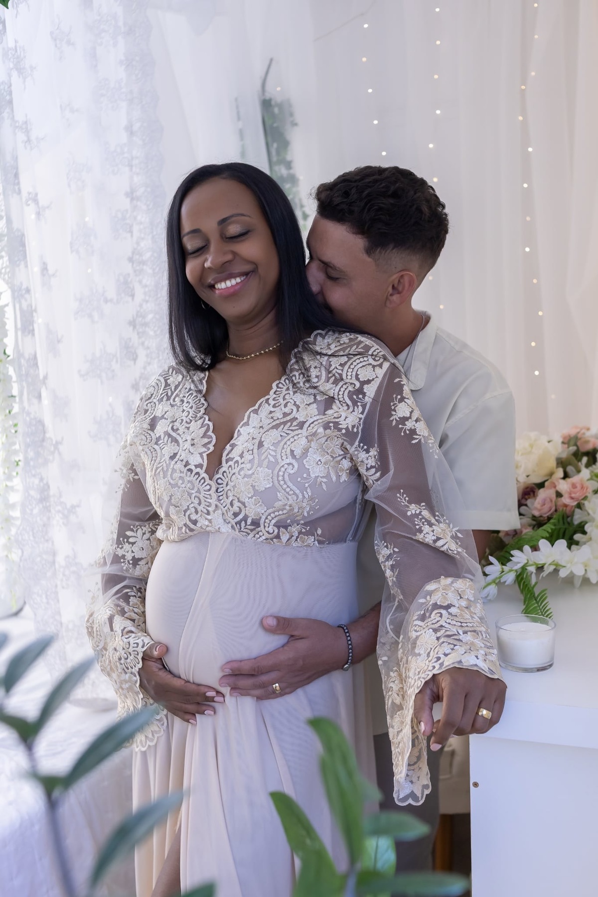 Ensaio de gestante em estúdio. Fotografo em Londrina especializado em ensaios de bebes, família e crianças. Momento registrado pela fotografa Giscellayne.